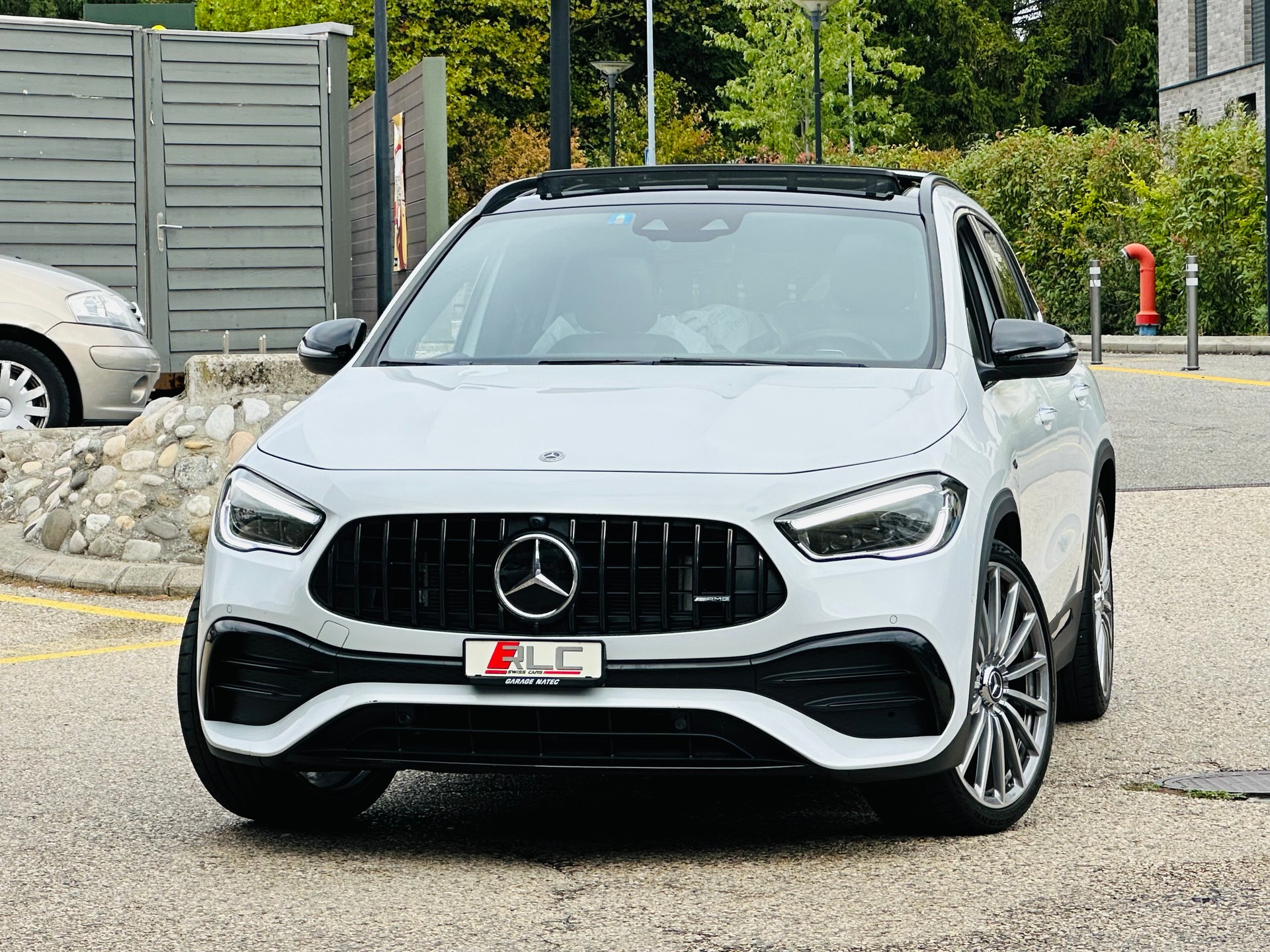 MERCEDES-BENZ GLA 35 AMG 4Matic 8G-Speedshift DCT-showroom-element-1