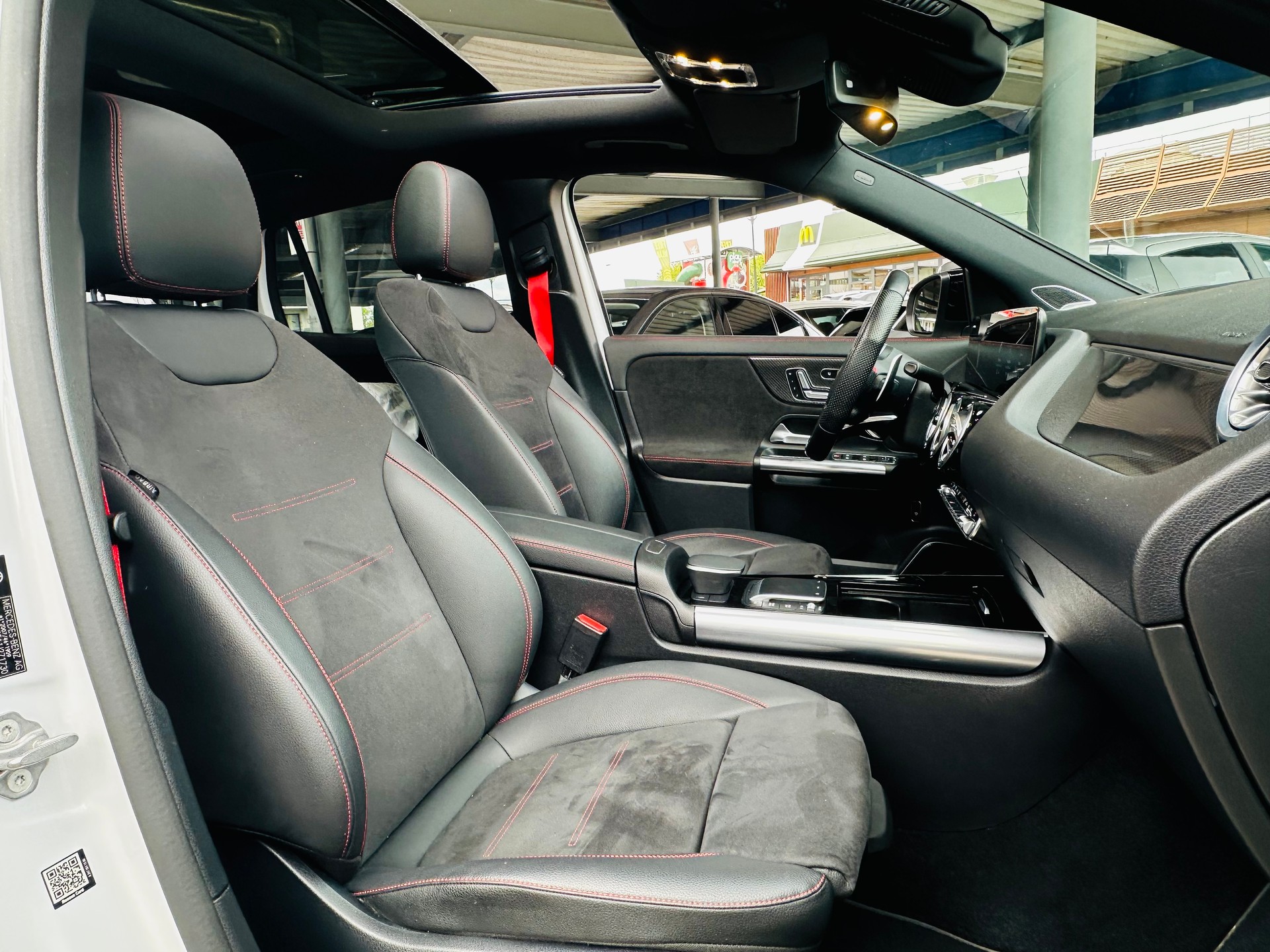 MERCEDES-BENZ GLA 35 AMG 4Matic 8G-Speedshift DCT-image-13