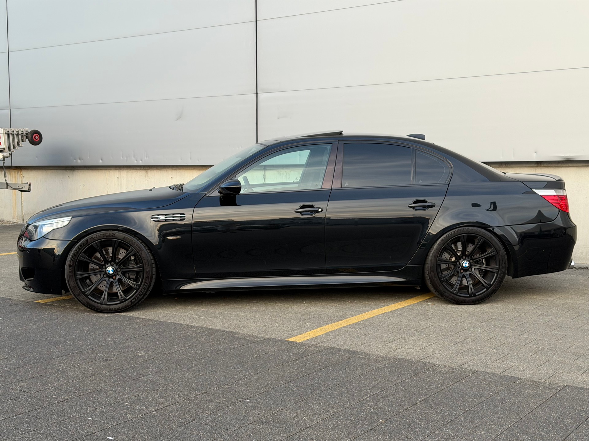 BMW E60 5.0 V10-image-1