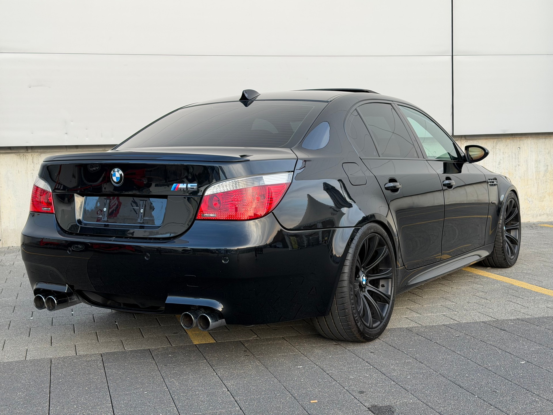 BMW E60 5.0 V10-image-2