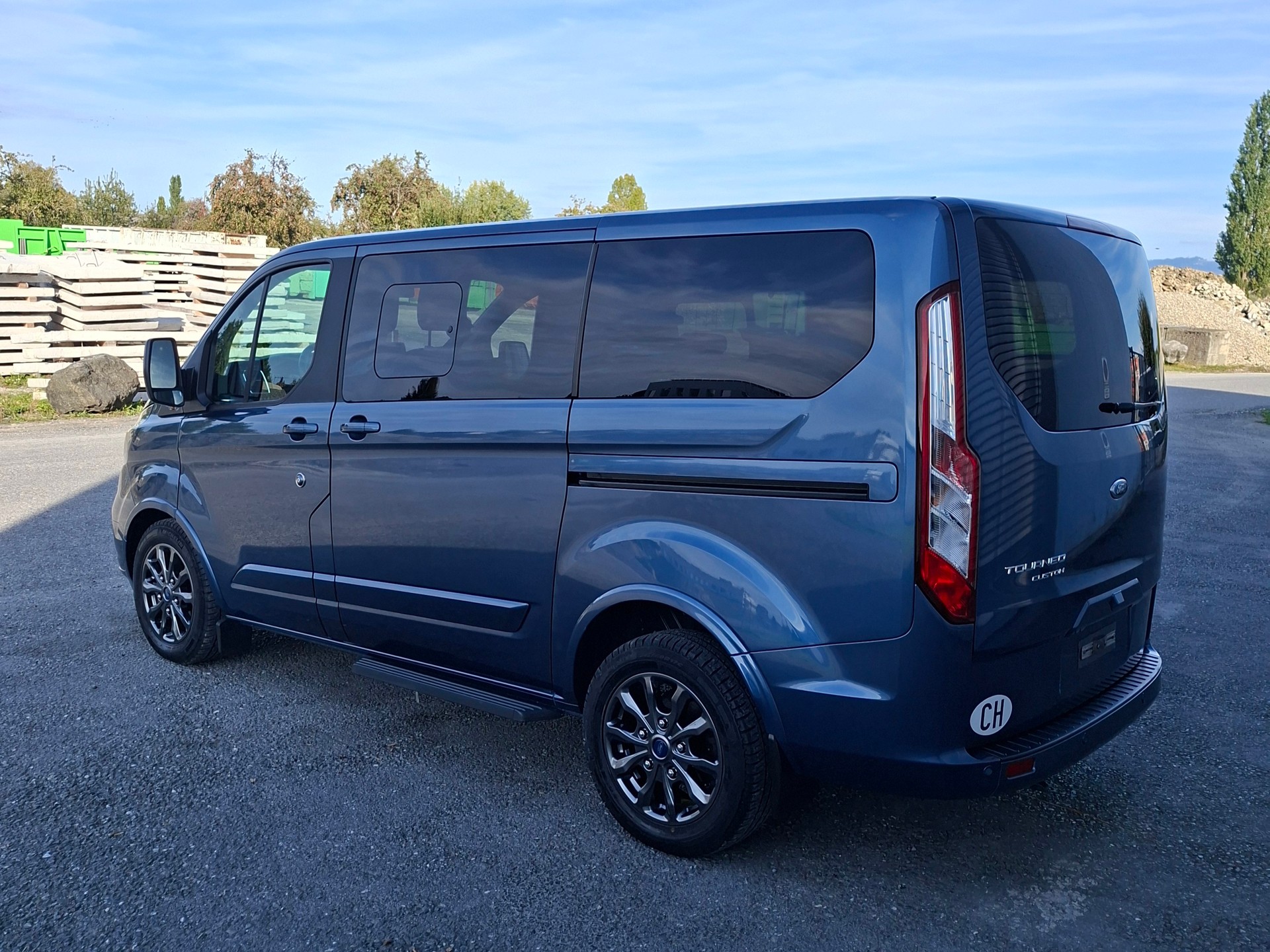 FORD Tourneo Custom 320 L1H1 Titanium X A-image-2