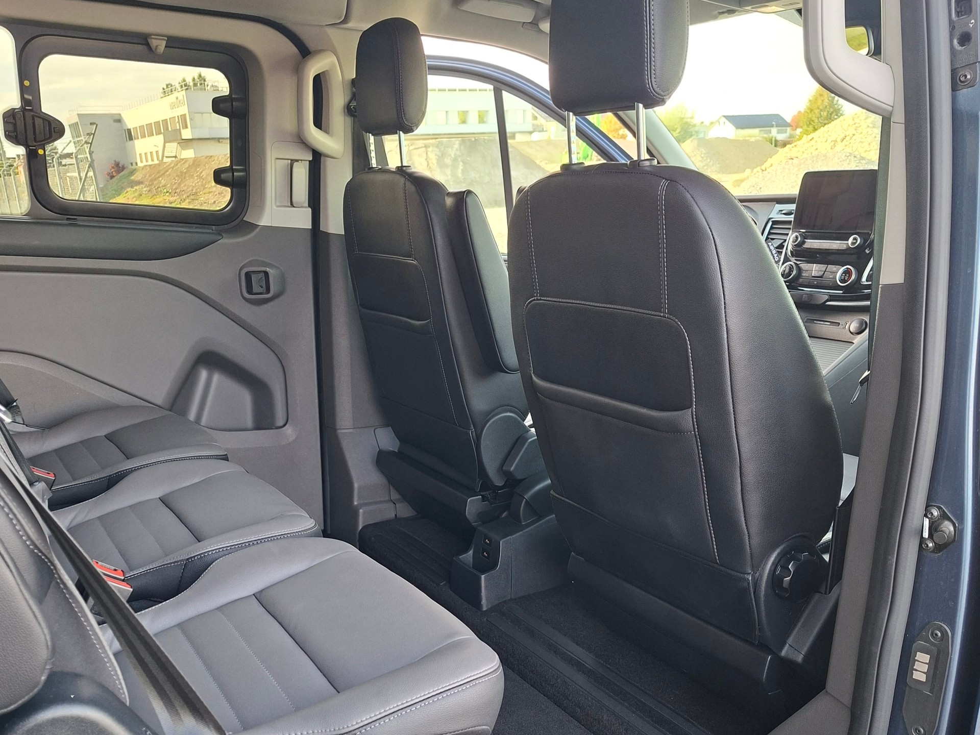 FORD Tourneo Custom 320 L1H1 Titanium X A-image-13