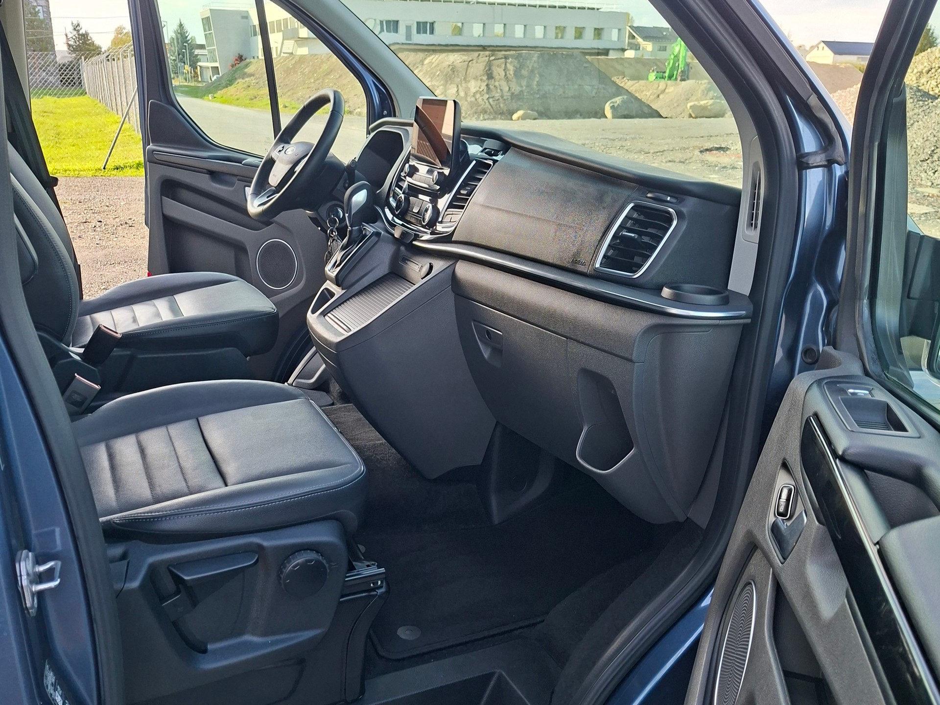 FORD Tourneo Custom 320 L1H1 Titanium X A-image-9