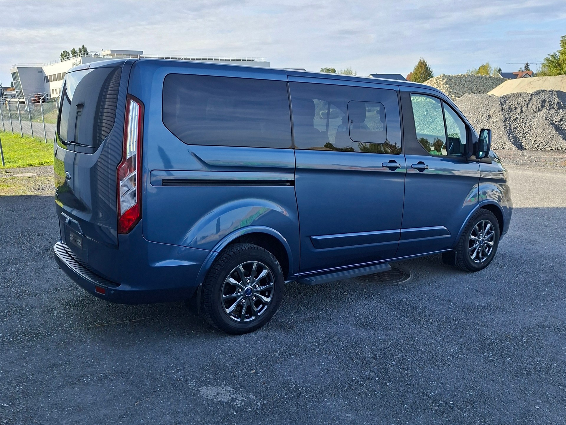FORD Tourneo Custom 320 L1H1 Titanium X A-image-4