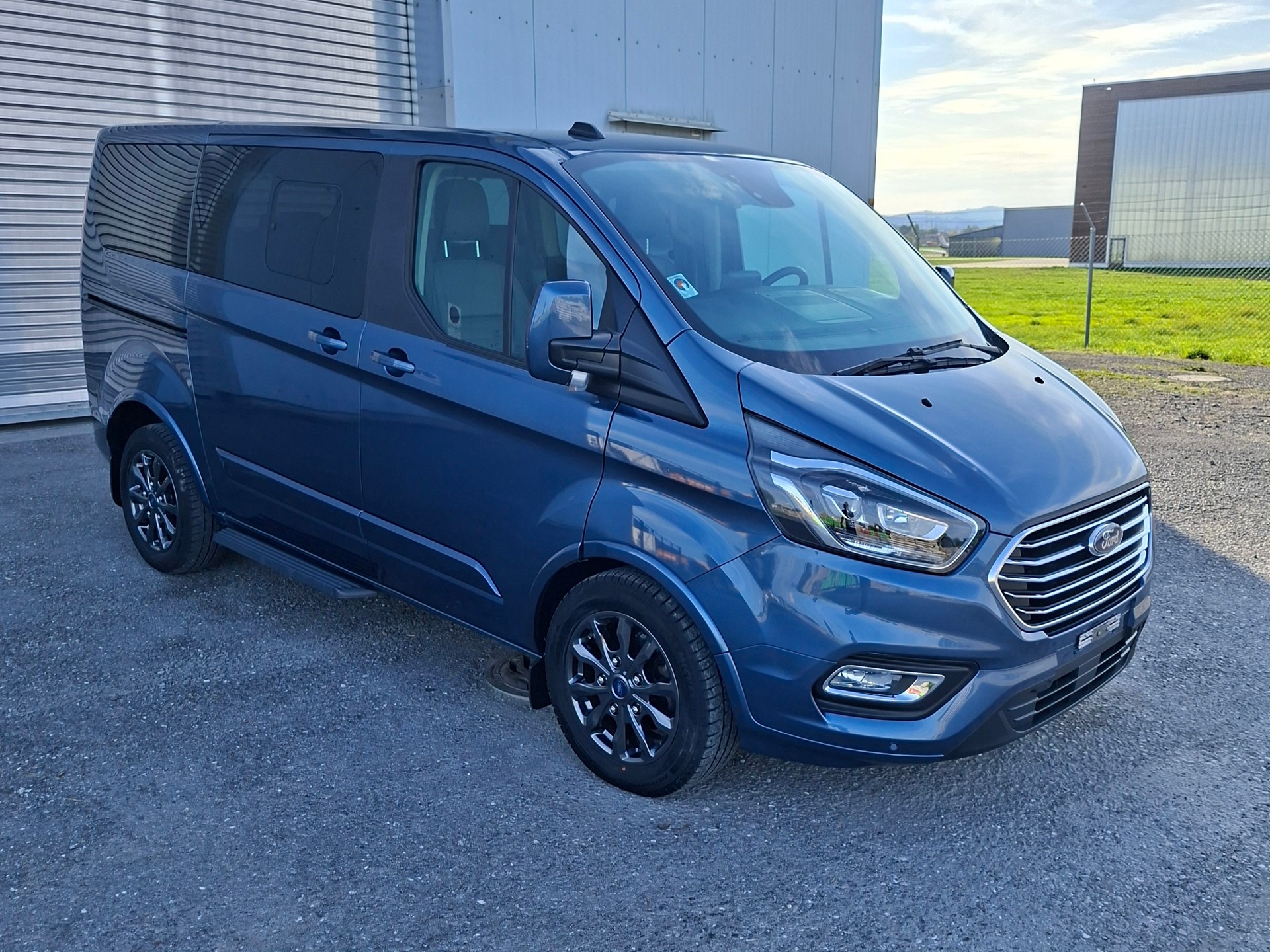 FORD Tourneo Custom 320 L1H1 Titanium X A-image-6