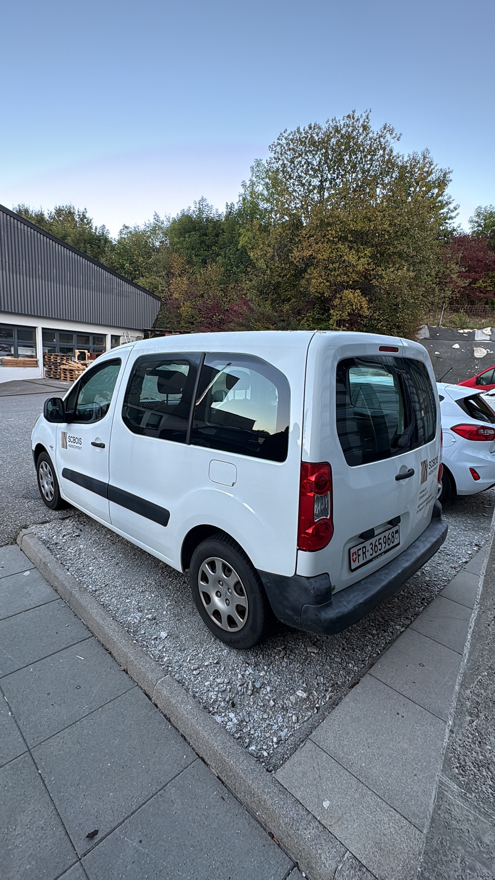 PEUGEOT 1.6 98 Urban-image-1