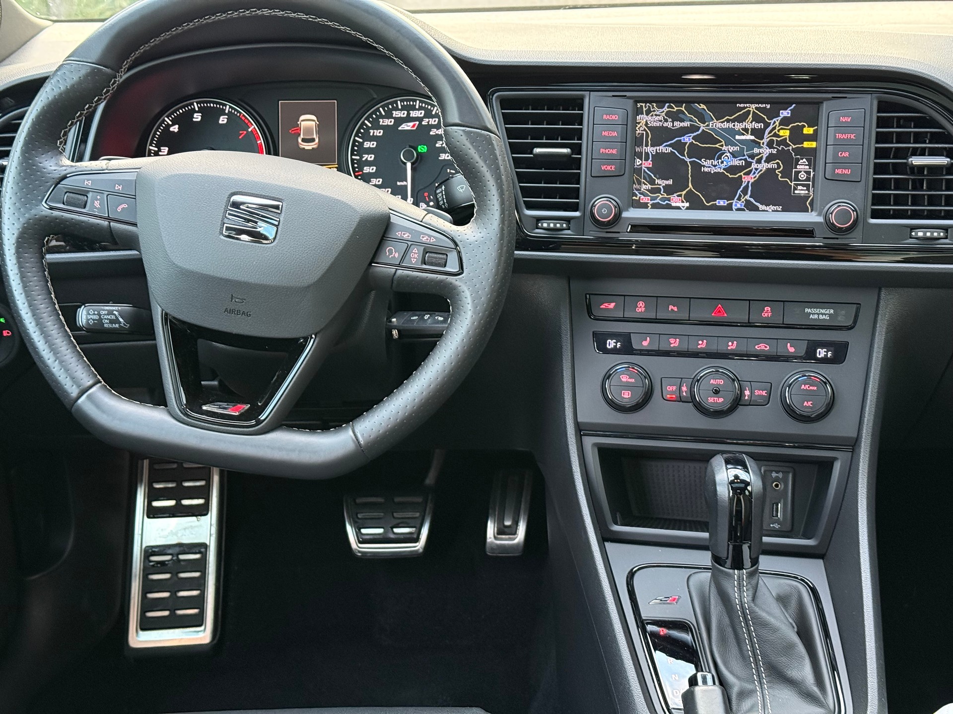 SEAT Leon 2.0 TSI Cupra 280 DSG-image-11