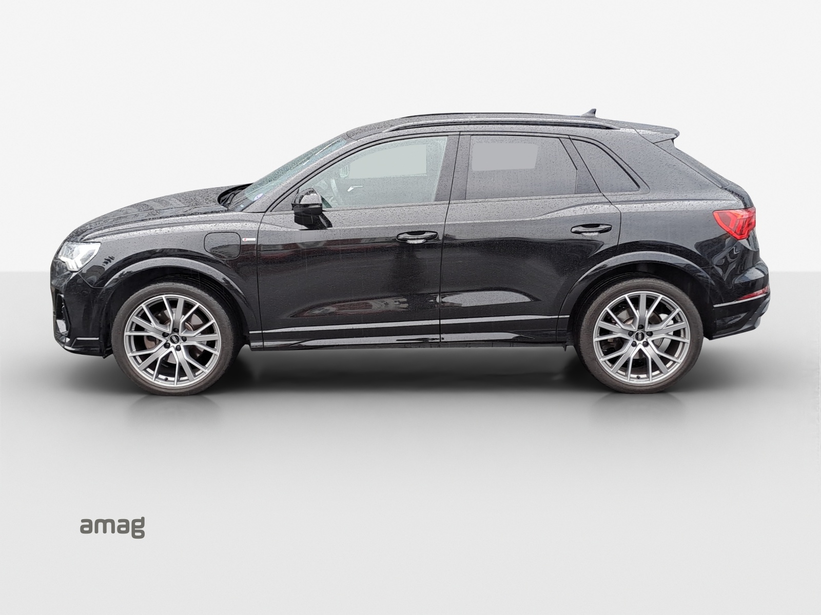 AUDI Q3 45 TFSI e S line S-tronic-image-1