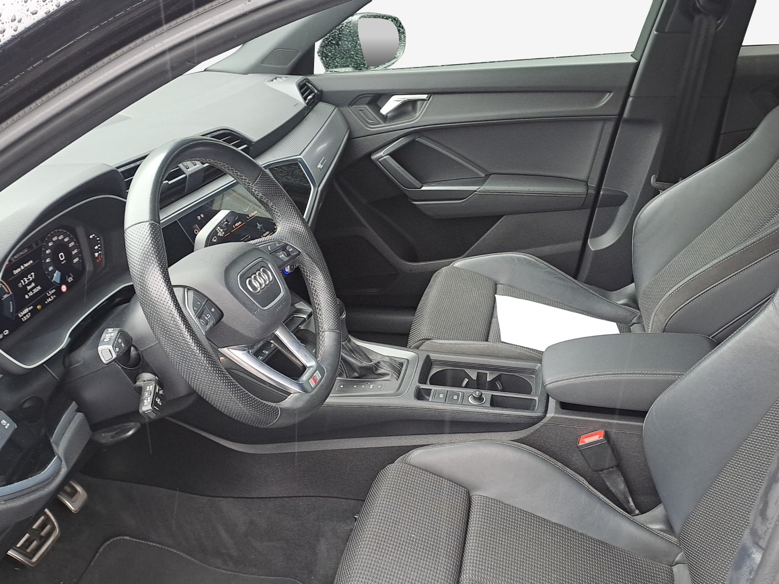 AUDI Q3 45 TFSI e S line S-tronic-image-7