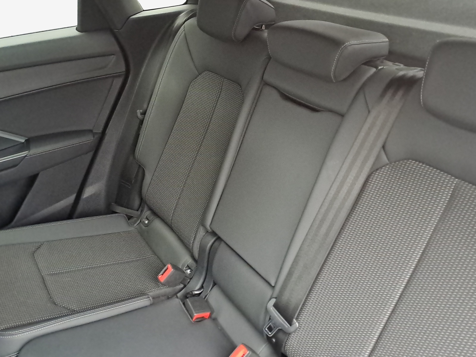 AUDI Q3 45 TFSI e S line S-tronic-image-11