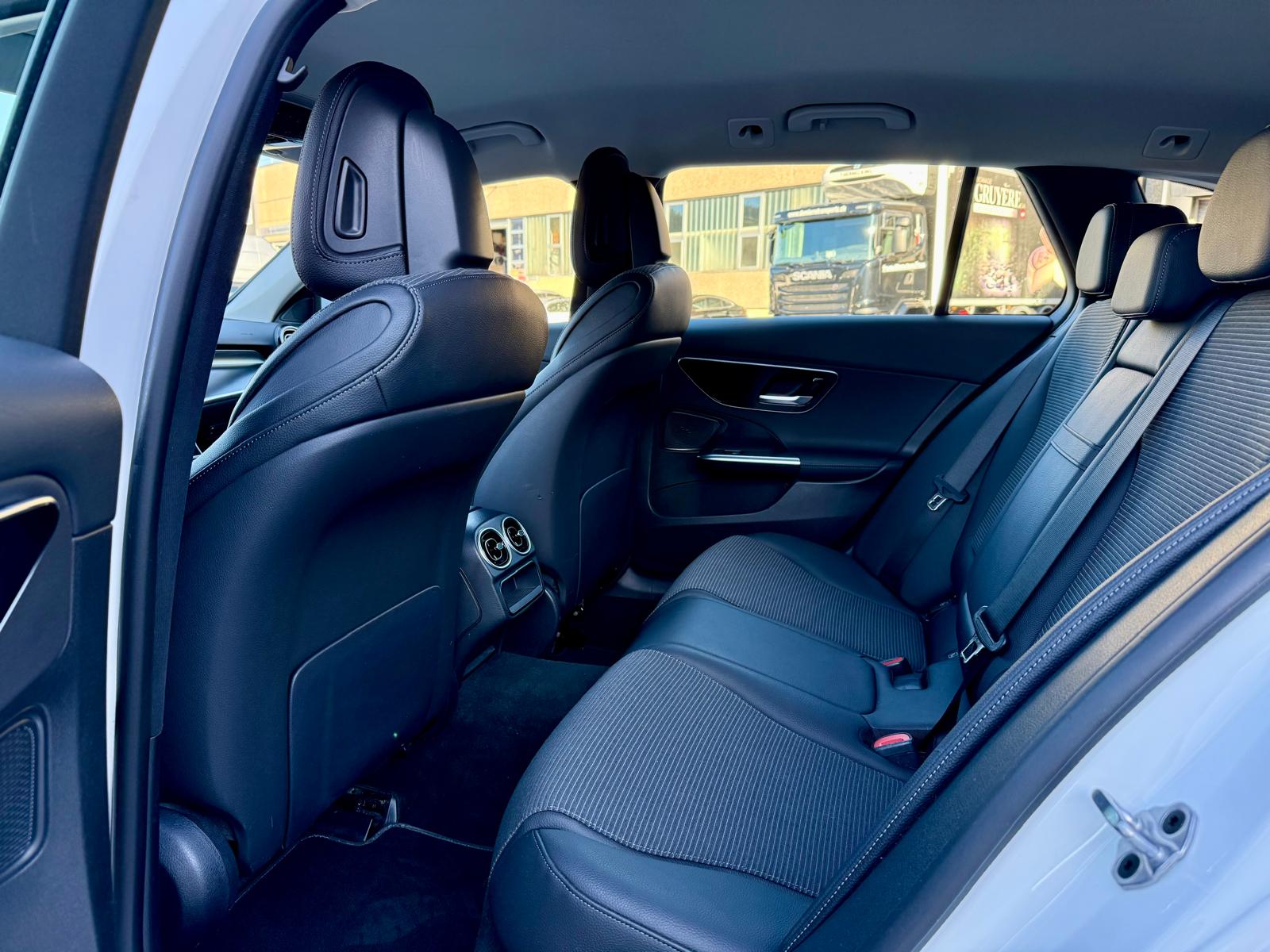 MERCEDES-BENZ C 220 d T 4Matic Avantgarde-image-22