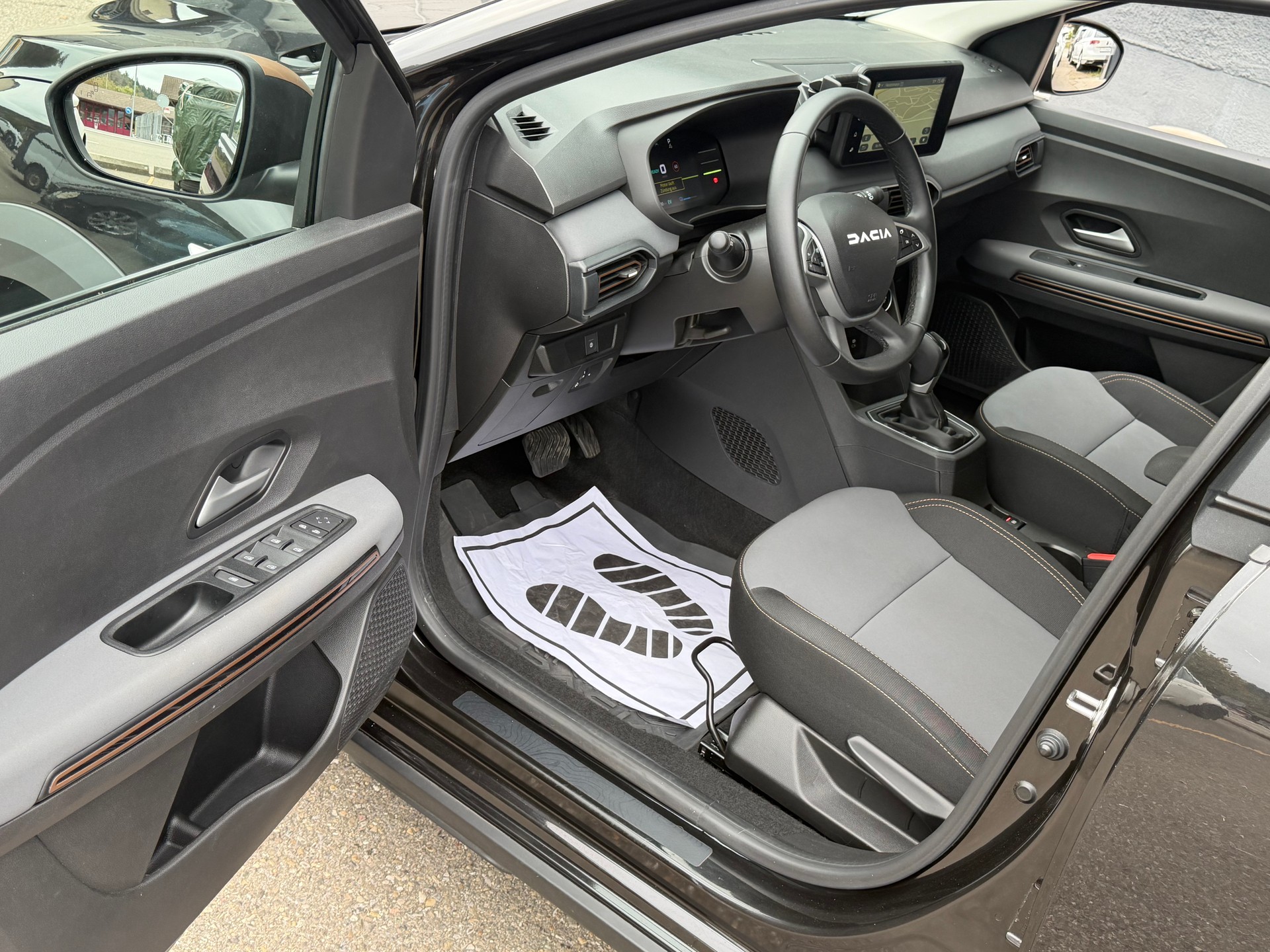 DACIA JOGGER HEV 140 Extreme+ 93PS, ** 7 Platz **-image-7