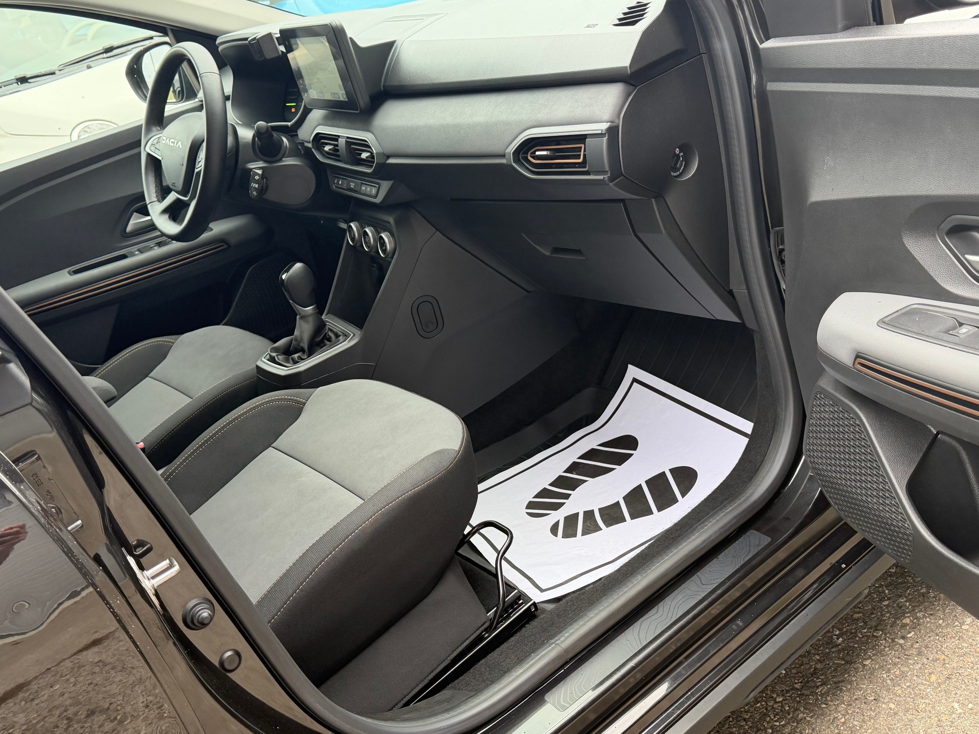 DACIA JOGGER HEV 140 Extreme+ 93PS, ** 7 Platz **-image-9