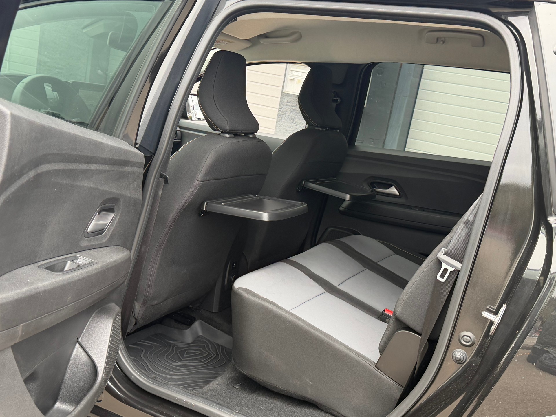 DACIA JOGGER HEV 140 Extreme+ 93PS, ** 7 Platz **-image-12