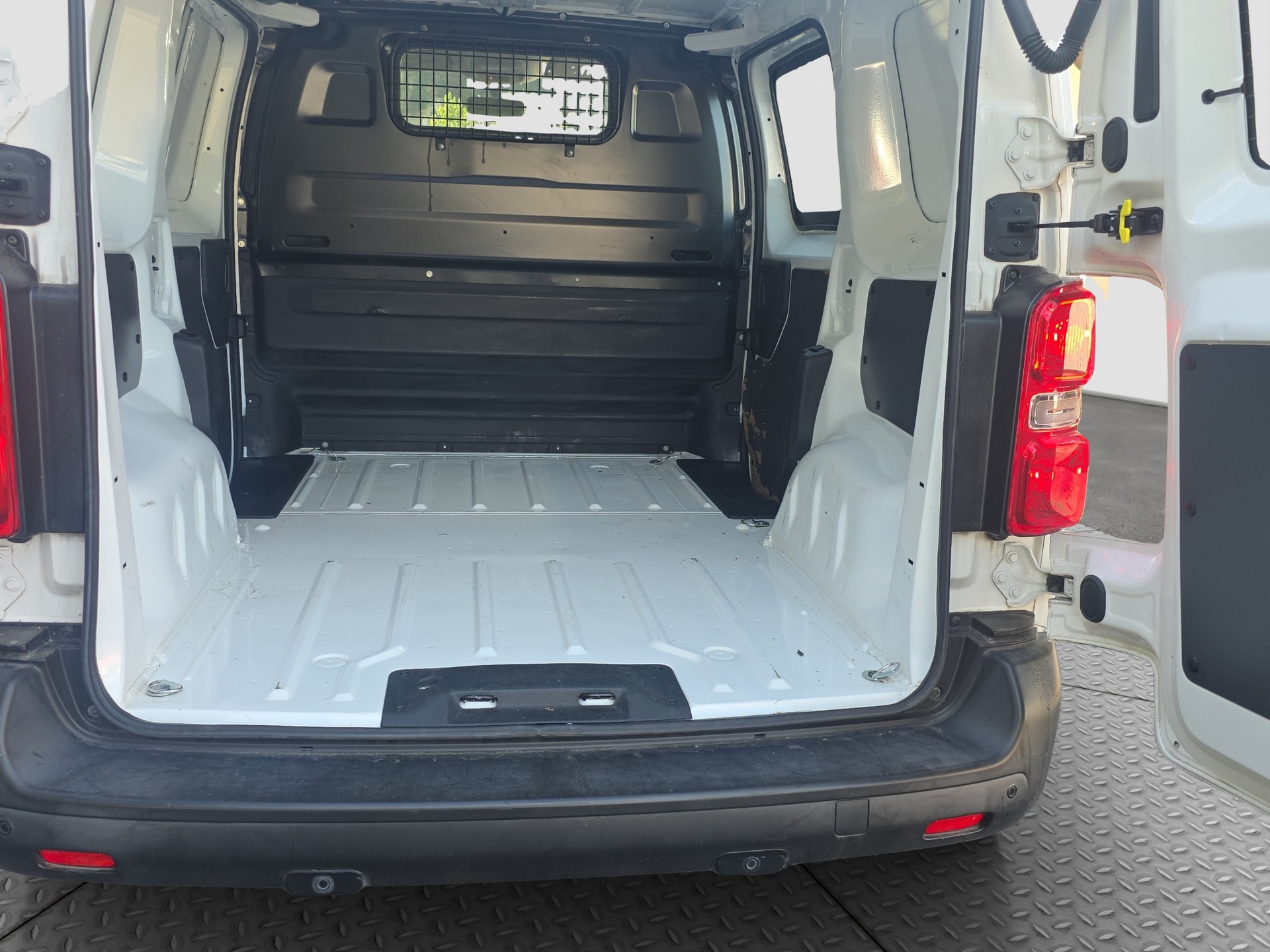 TOYOTA Proace 1.5D Panel Van Compact Active-image-11