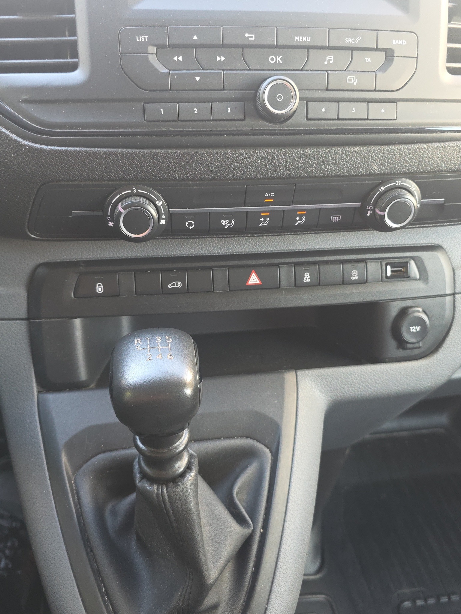TOYOTA Proace 1.5D Panel Van Compact Active-image-8