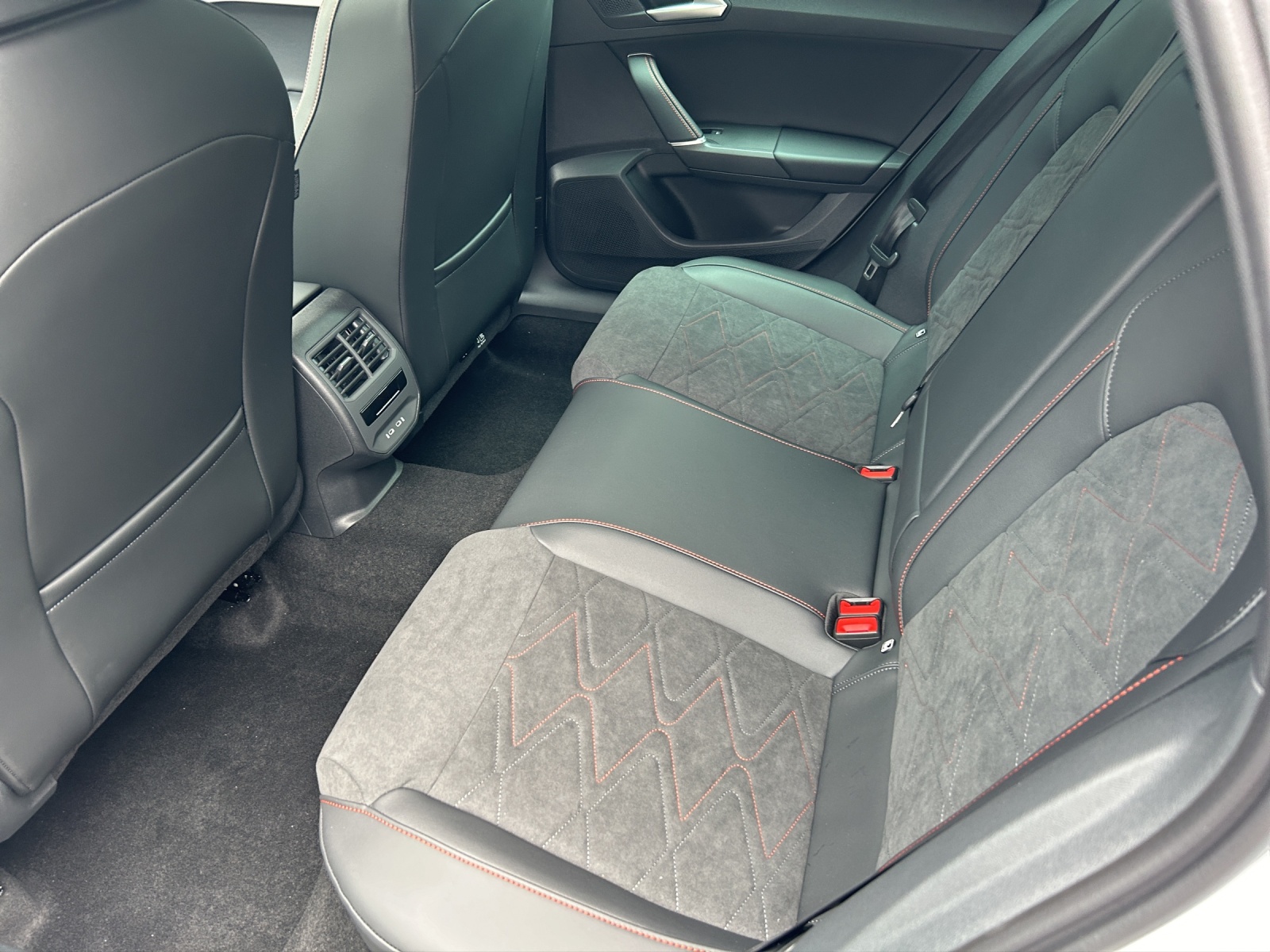 SEAT New Leon MOVE FR-image-6