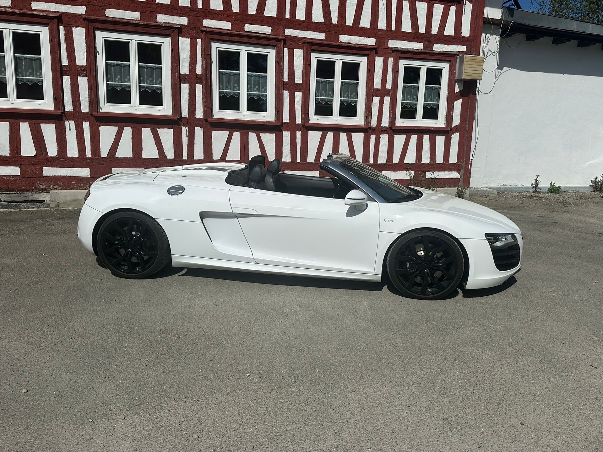 AUDI R8 Spyder 5.2 R-Tronic-image-2