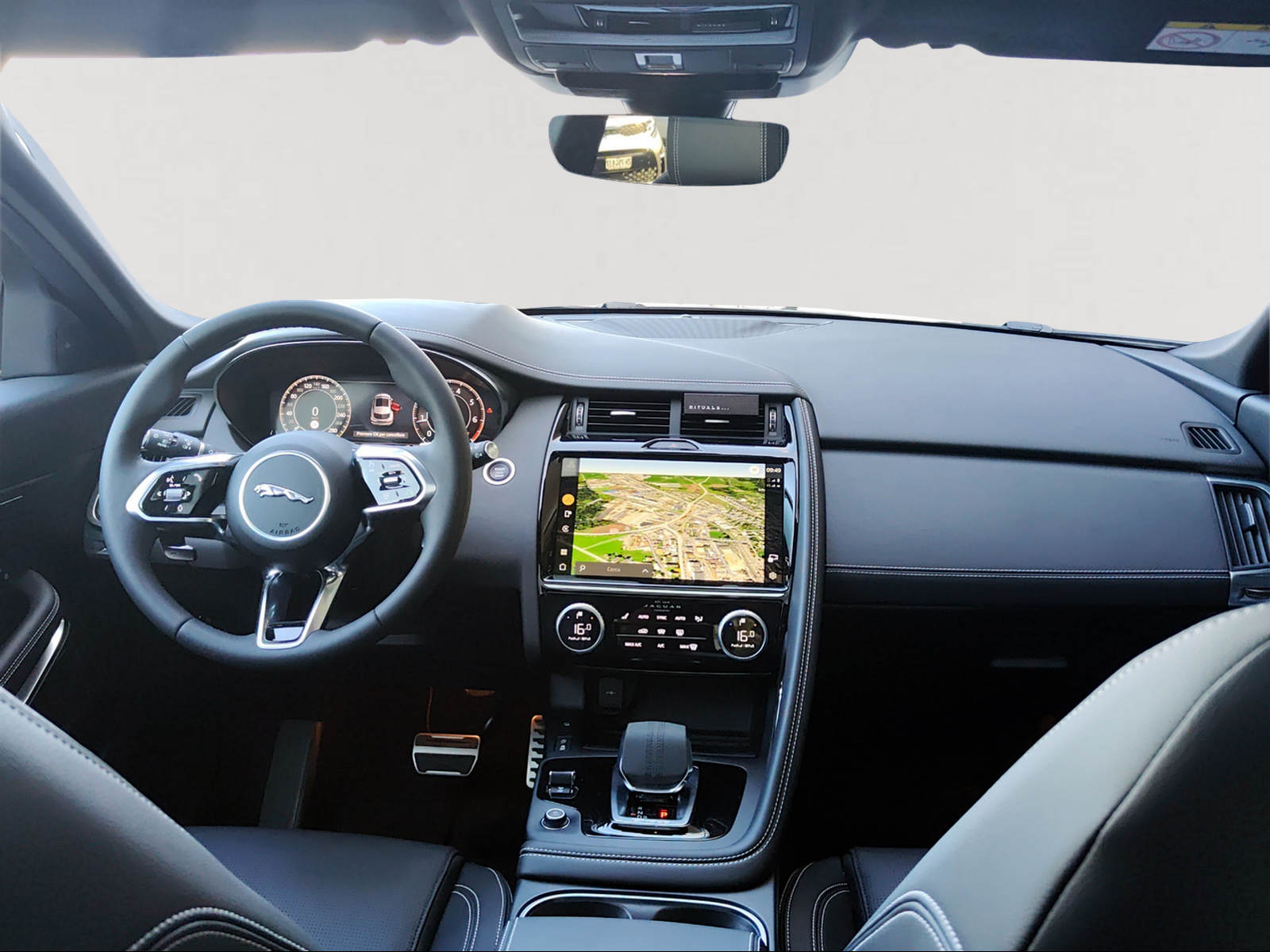 JAGUAR E-Pace 2.0 P250 R-Dynamic AWD SE-image-4