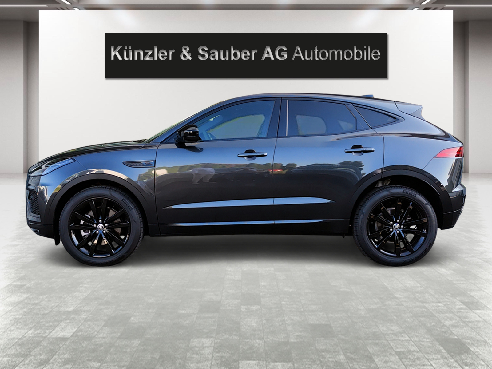 JAGUAR E-Pace 2.0 P250 R-Dynamic AWD SE-image-1