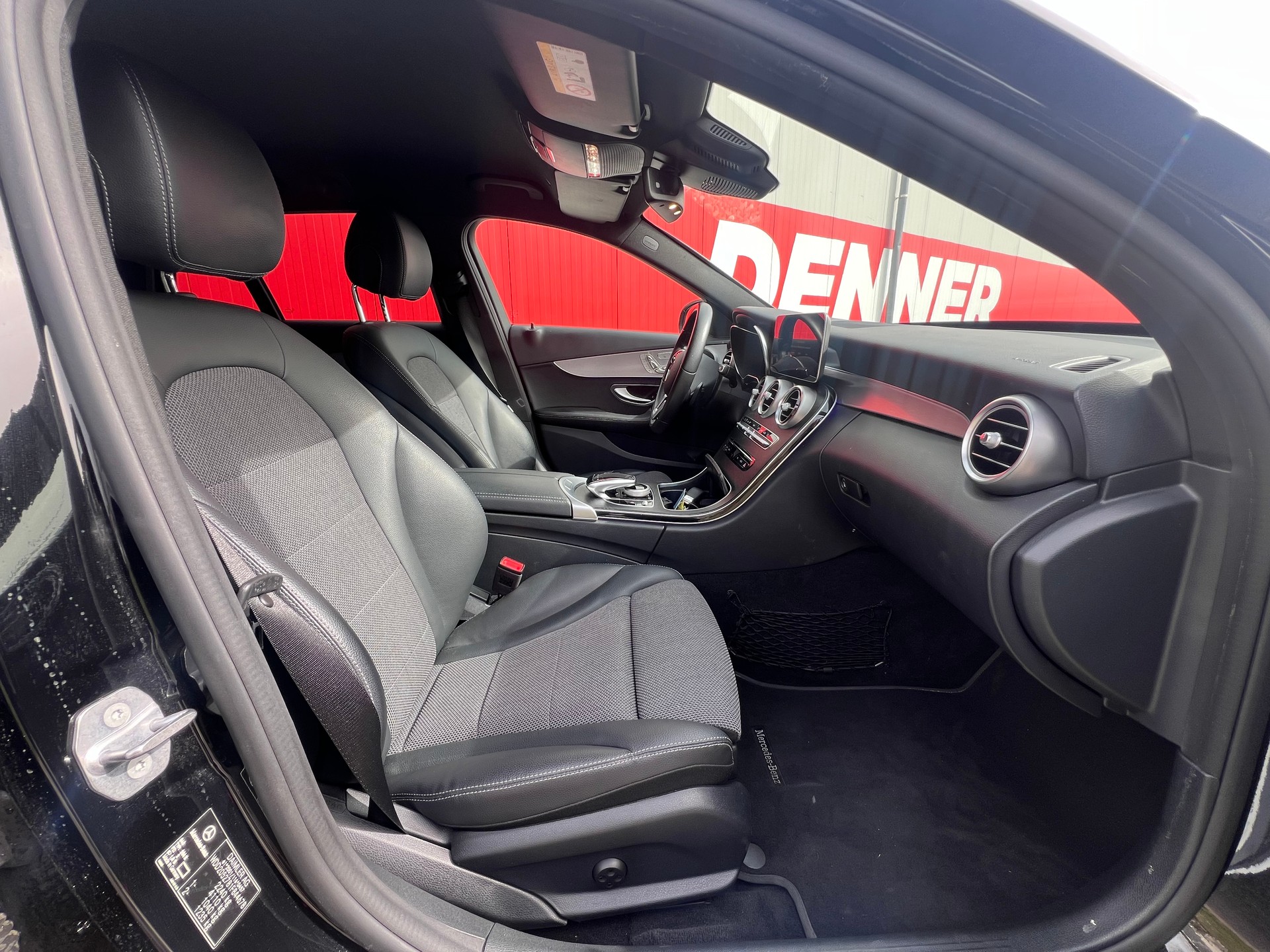 MERCEDES-BENZ C 200 Swiss Star Avantgarde 4M 9G-Tronic-image-6