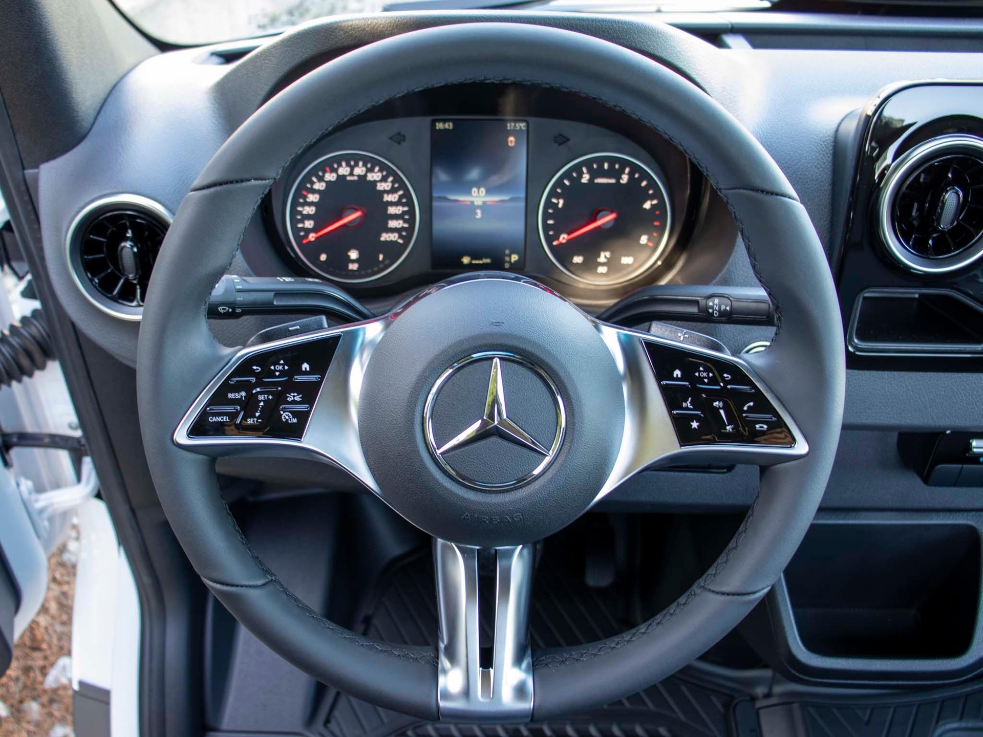 MERCEDES-BENZ Sprinter 317 CDI PRO CH Standard-image-7