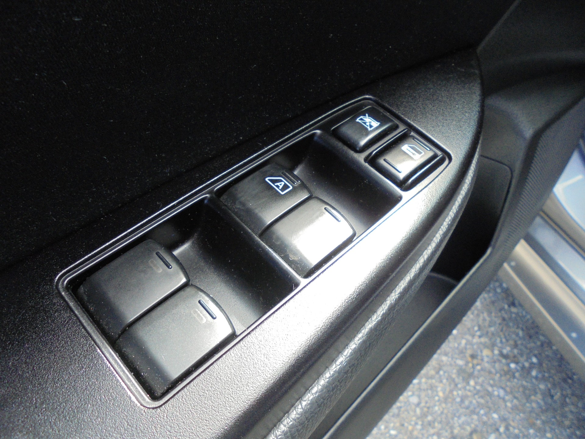 SUBARU Legacy 2.0i Swiss Special AWD Lineartronic-image-14