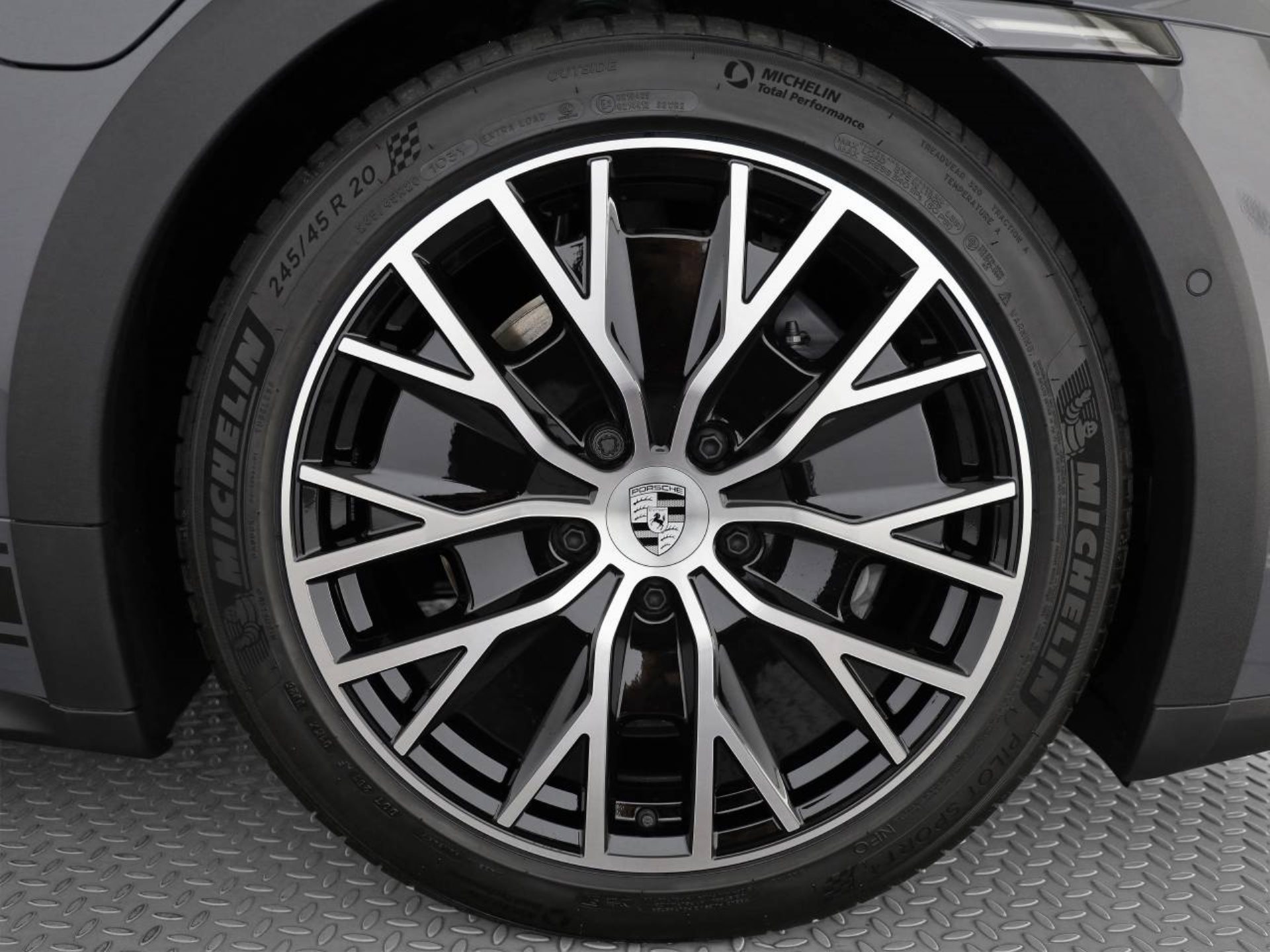 PORSCHE Taycan 4 Cross Turismo-image-7