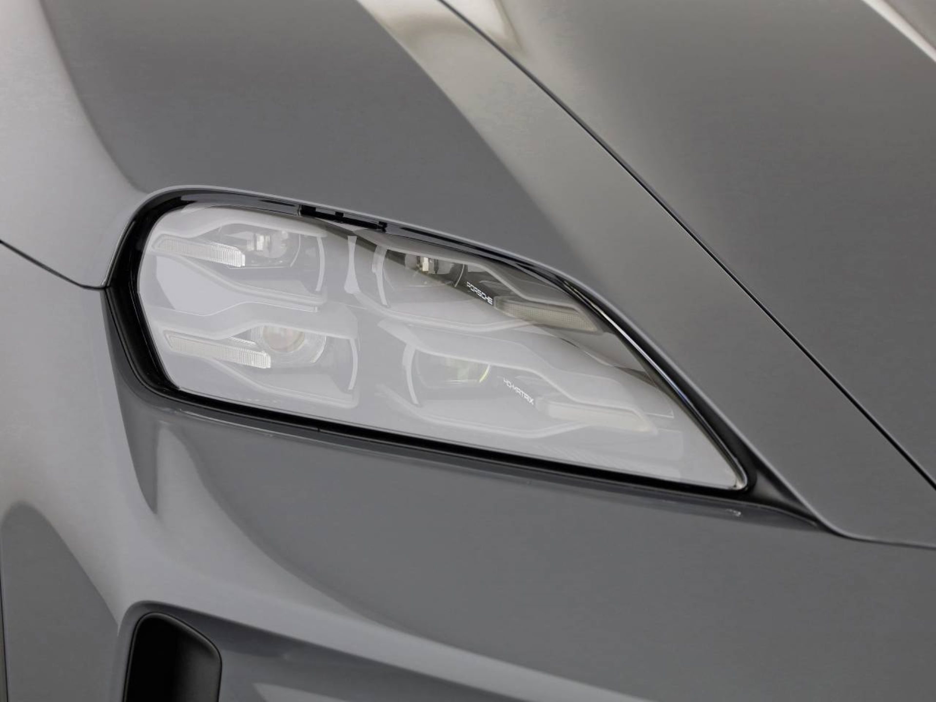 PORSCHE Taycan 4 Cross Turismo-image-19