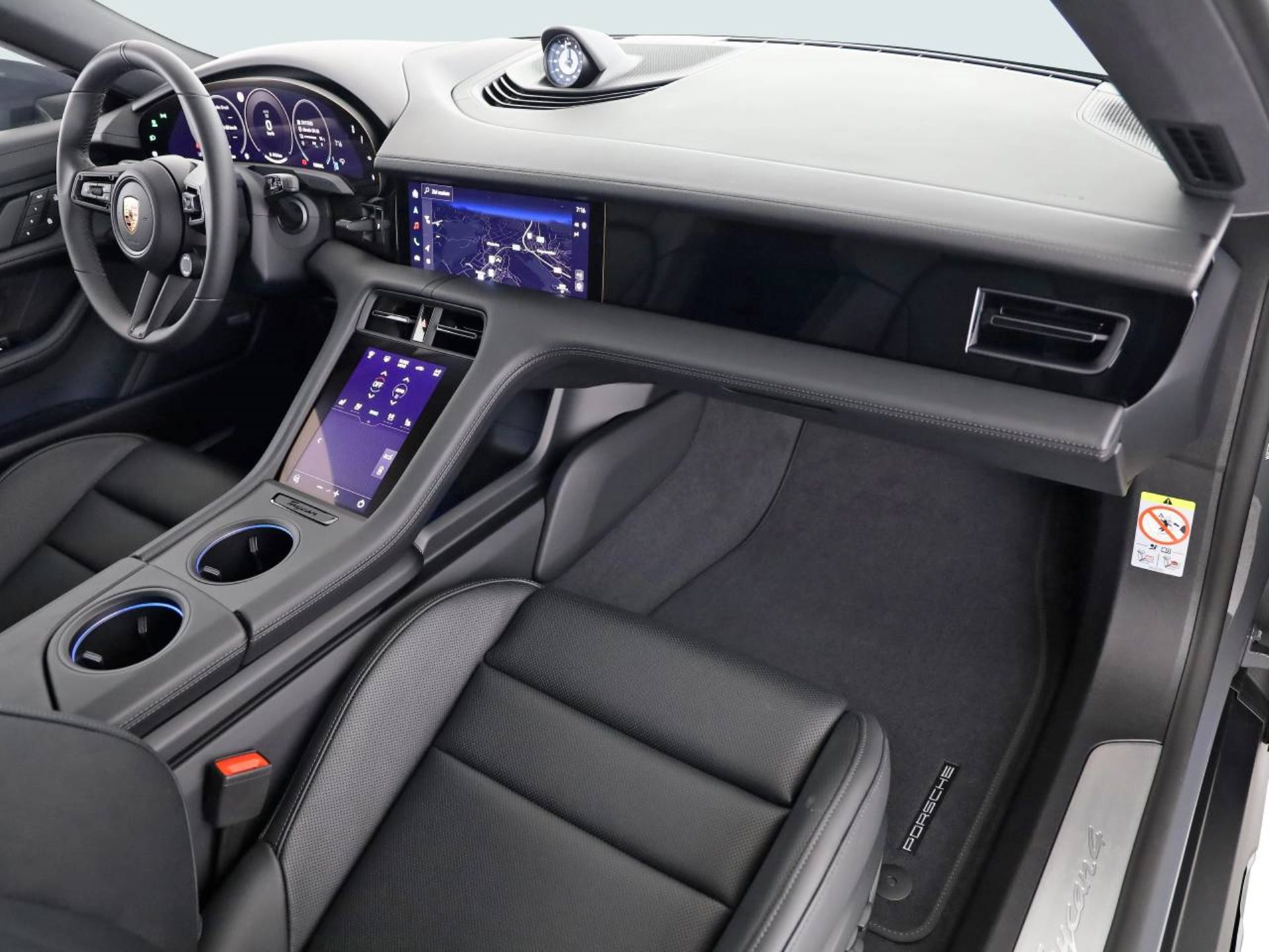 PORSCHE Taycan 4 Cross Turismo-image-8