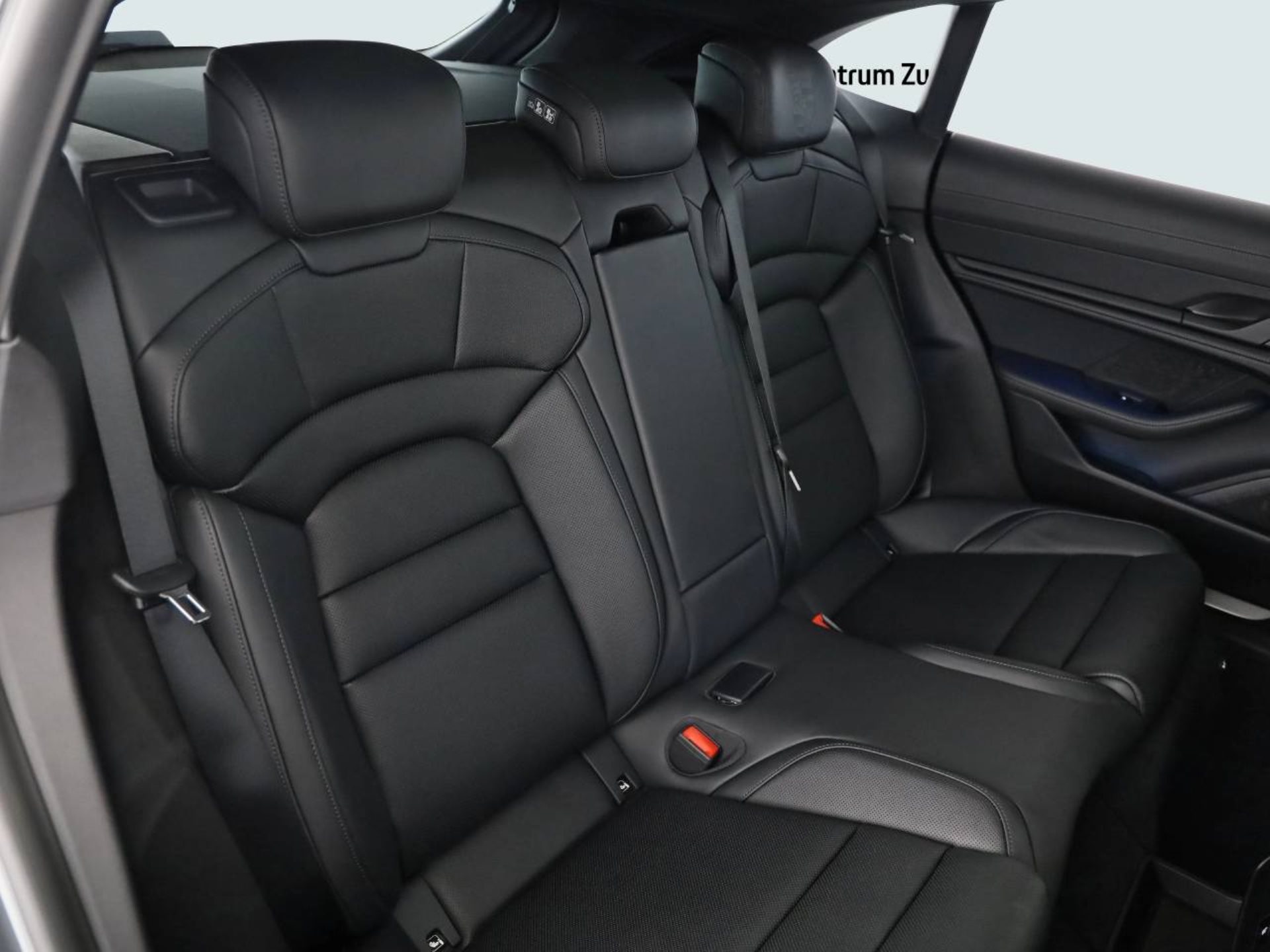 PORSCHE Taycan 4 Cross Turismo-image-10