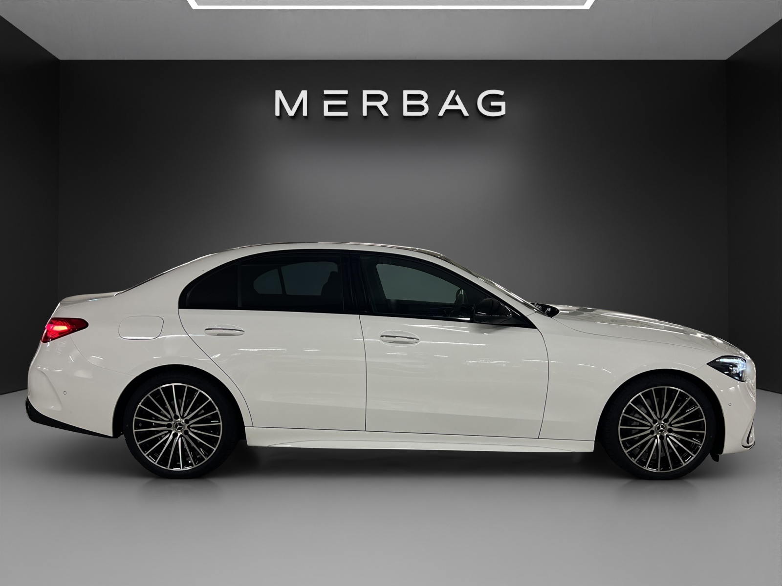 MERCEDES-BENZ C 300 4 Matic-image-4