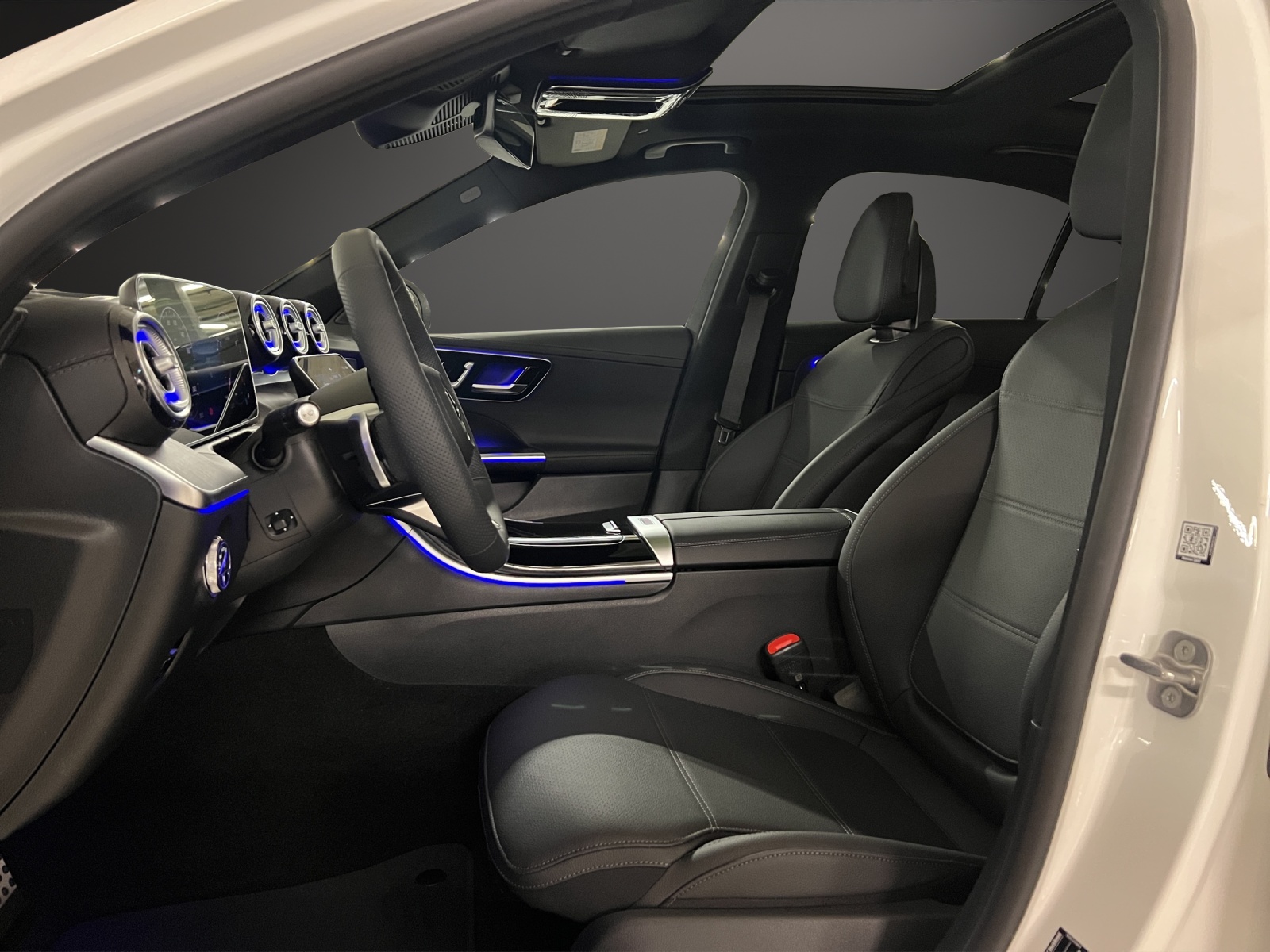 MERCEDES-BENZ C 300 4 Matic-image-11