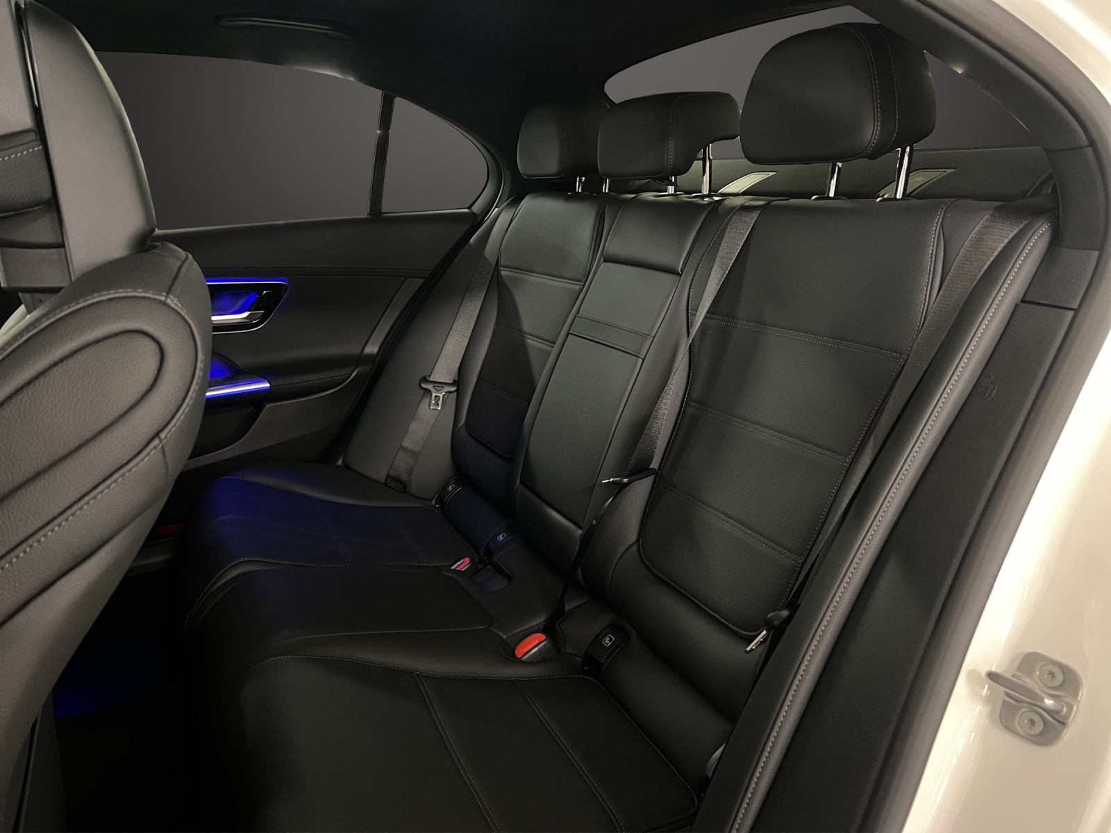 MERCEDES-BENZ C 300 4 Matic-image-13