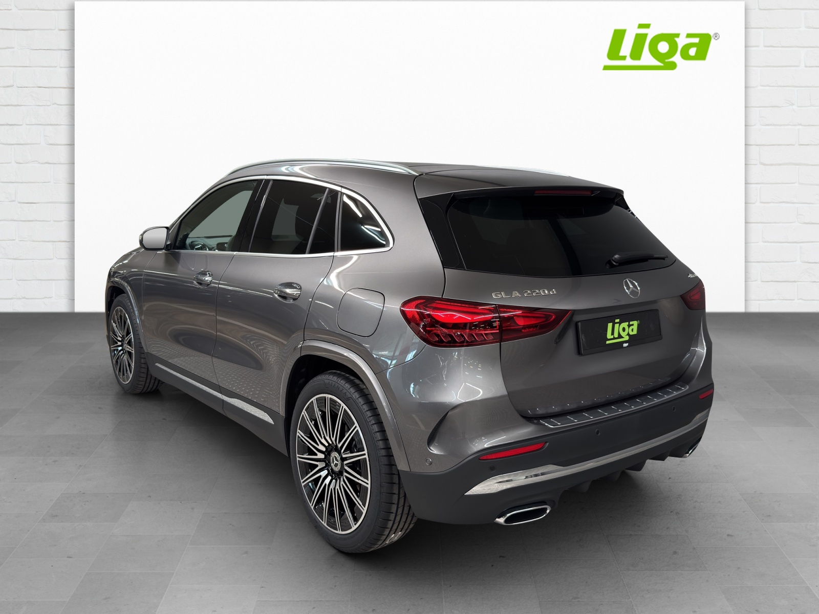 MERCEDES-BENZ GLA 220 d AMG Line 4Matic Swiss Star-image-3