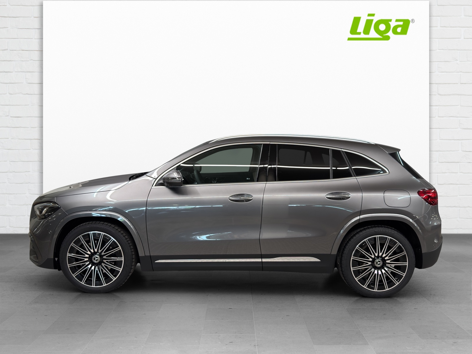 MERCEDES-BENZ GLA 220 d AMG Line 4Matic Swiss Star-image-0