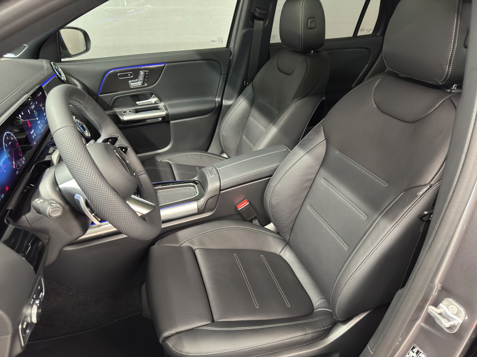 MERCEDES-BENZ GLA 220 d AMG Line 4Matic Swiss Star-image-12