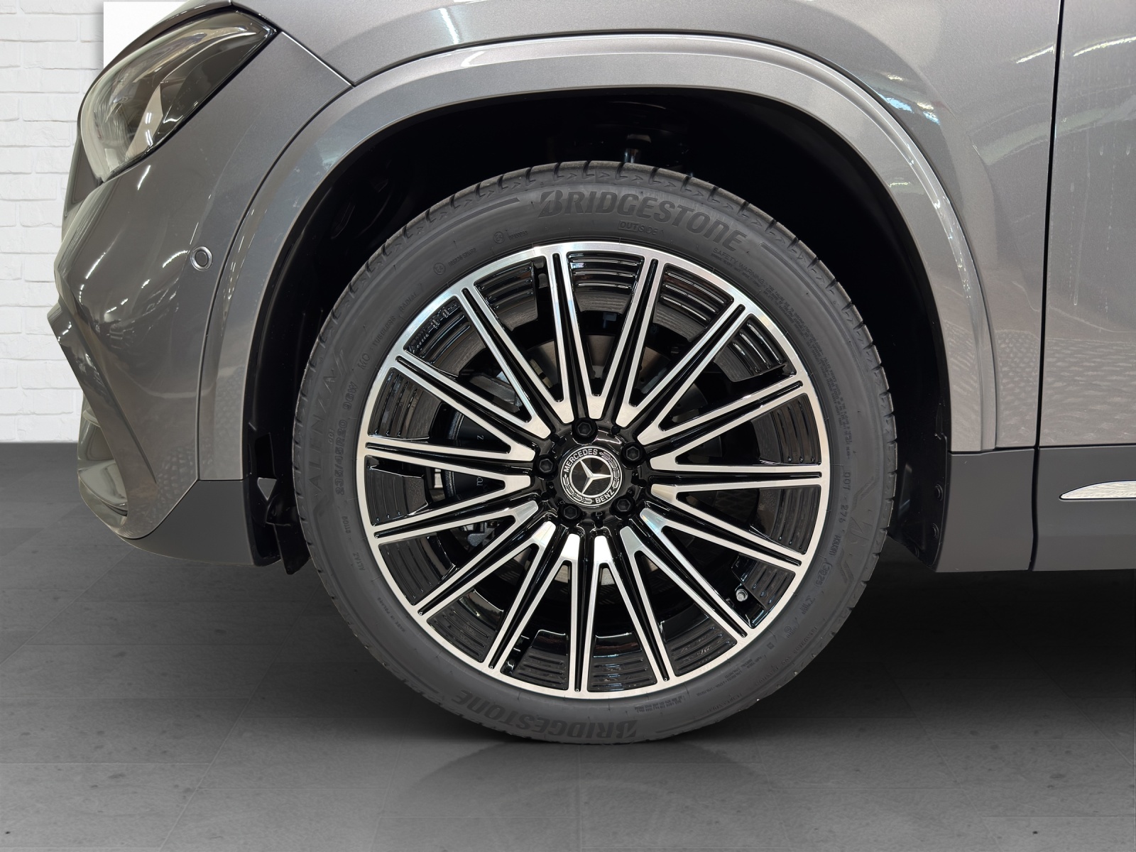 MERCEDES-BENZ GLA 220 d AMG Line 4Matic Swiss Star-image-5