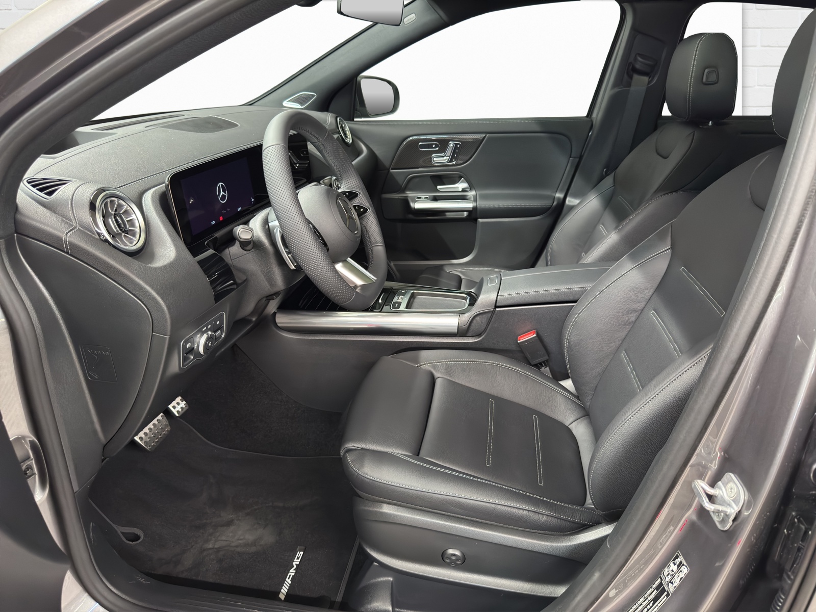 MERCEDES-BENZ GLA 220 d AMG Line 4Matic Swiss Star-image-6