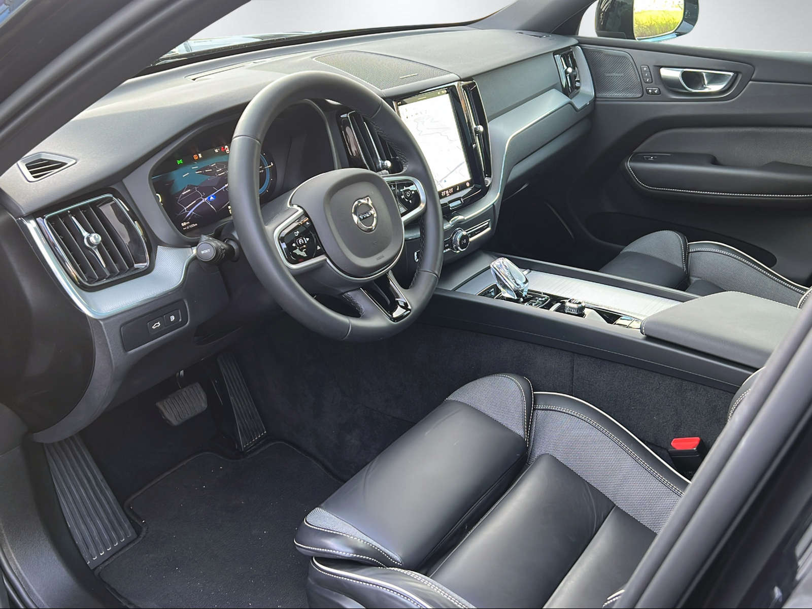 VOLVO XC60 2.0 T8 TE Plus Dark eAWD-image-13