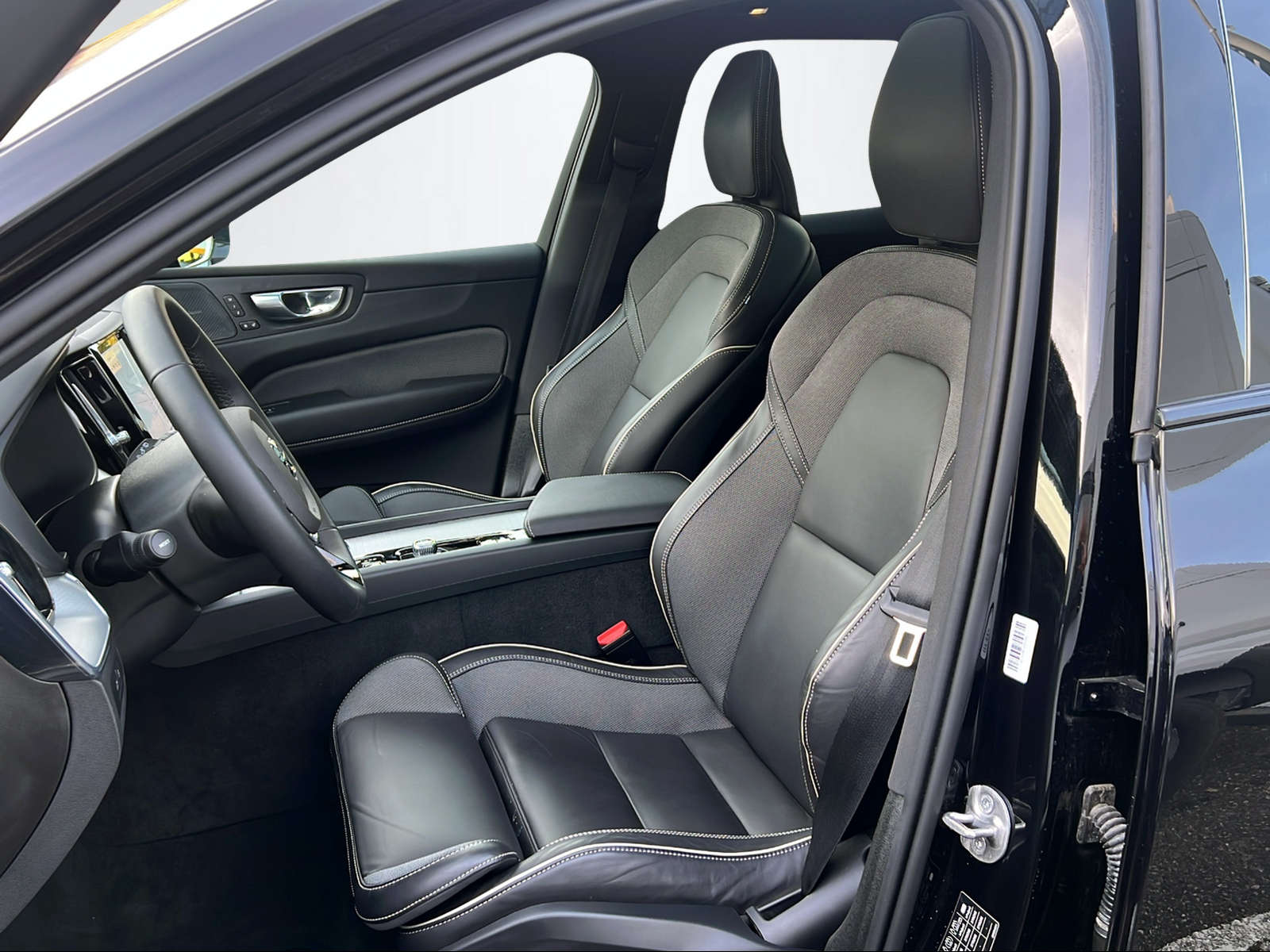 VOLVO XC60 2.0 T8 TE Plus Dark eAWD-image-14