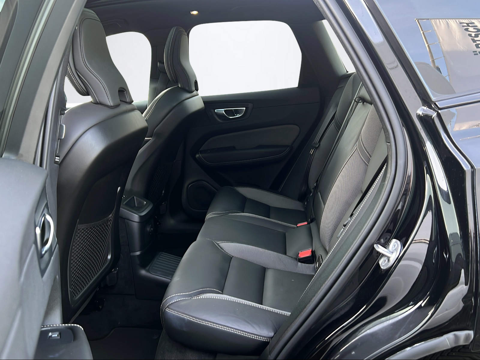 VOLVO XC60 2.0 T8 TE Plus Dark eAWD-image-10
