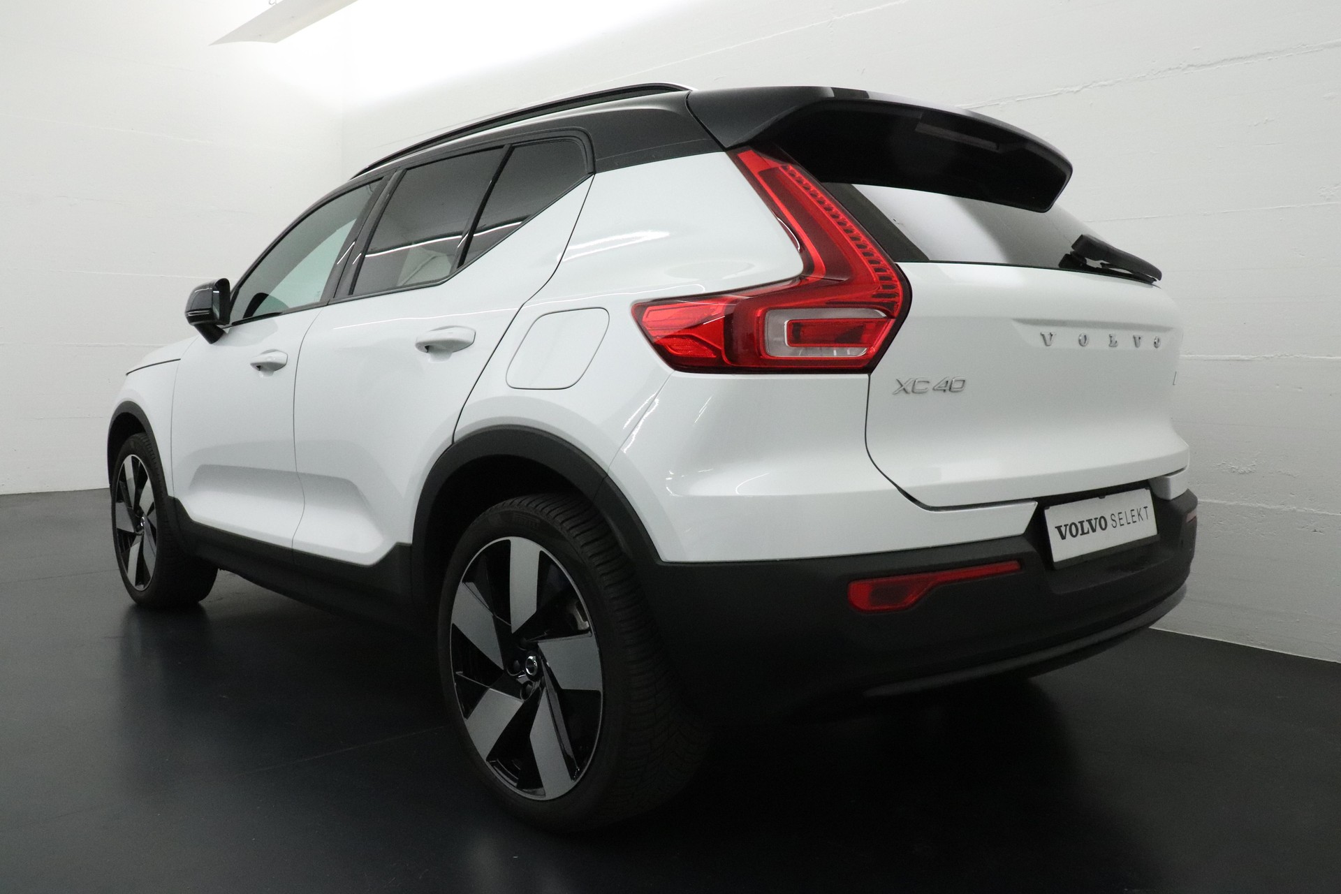 VOLVO EX40 Twin XCENTRIC Edition AWD-image-7