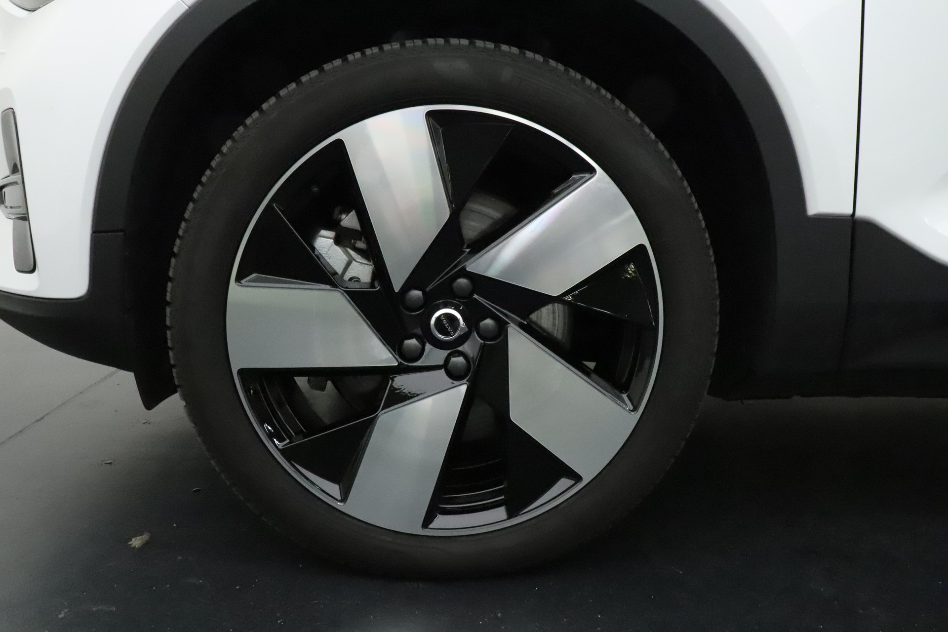 VOLVO EX40 Twin XCENTRIC Edition AWD-image-11