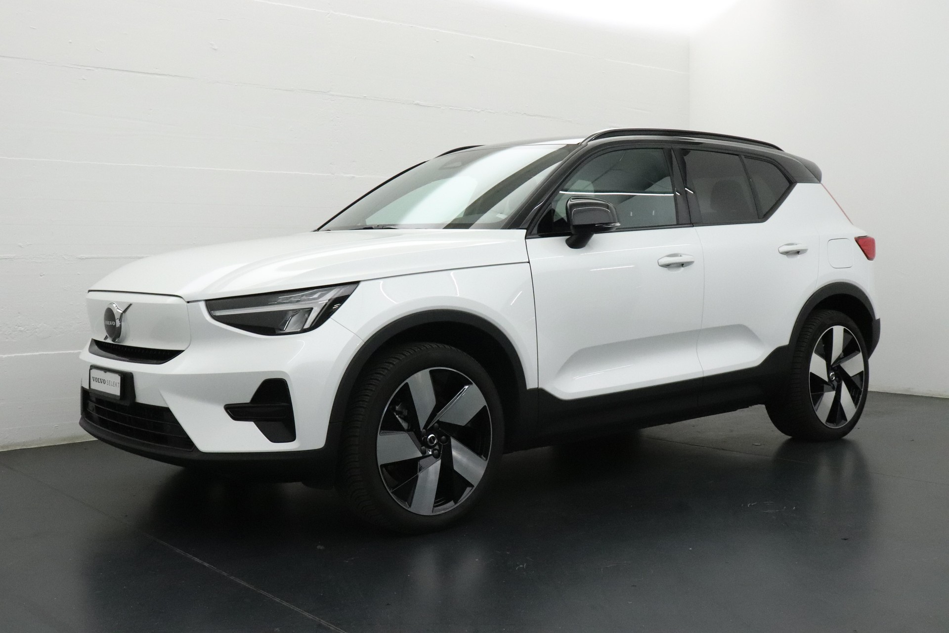 VOLVO EX40 Twin XCENTRIC Edition AWD-showroom-element-1