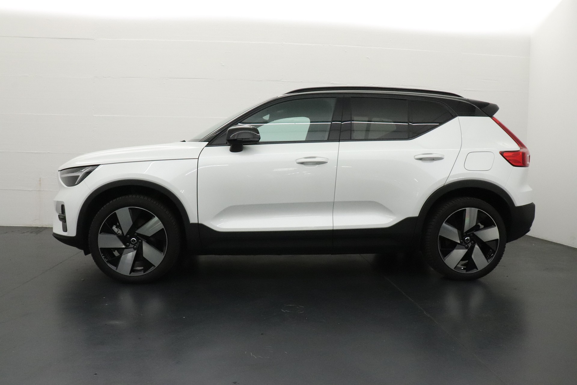 VOLVO EX40 Twin XCENTRIC Edition AWD-showroom-element-3