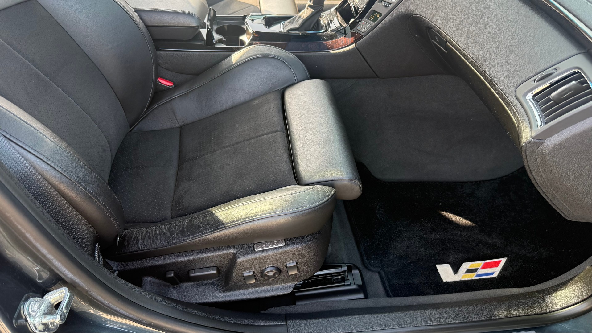 CADILLAC CTS-V Wagon 6.2 V8 SC Automatic-image-8