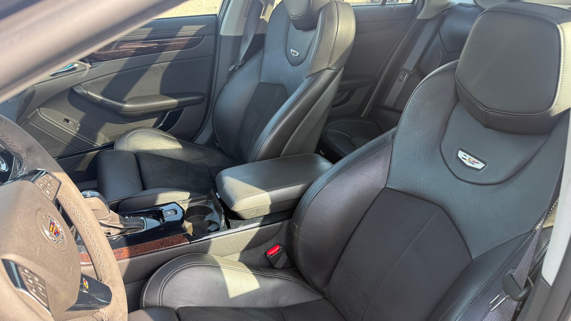 CADILLAC CTS-V Wagon 6.2 V8 SC Automatic-showroom-element-2