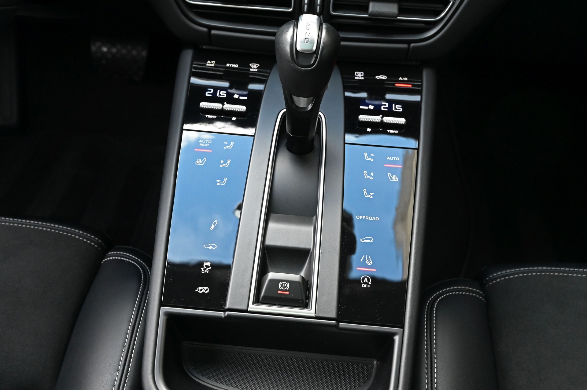PORSCHE Macan GTS PDK **Approved-Garantie**-image-23