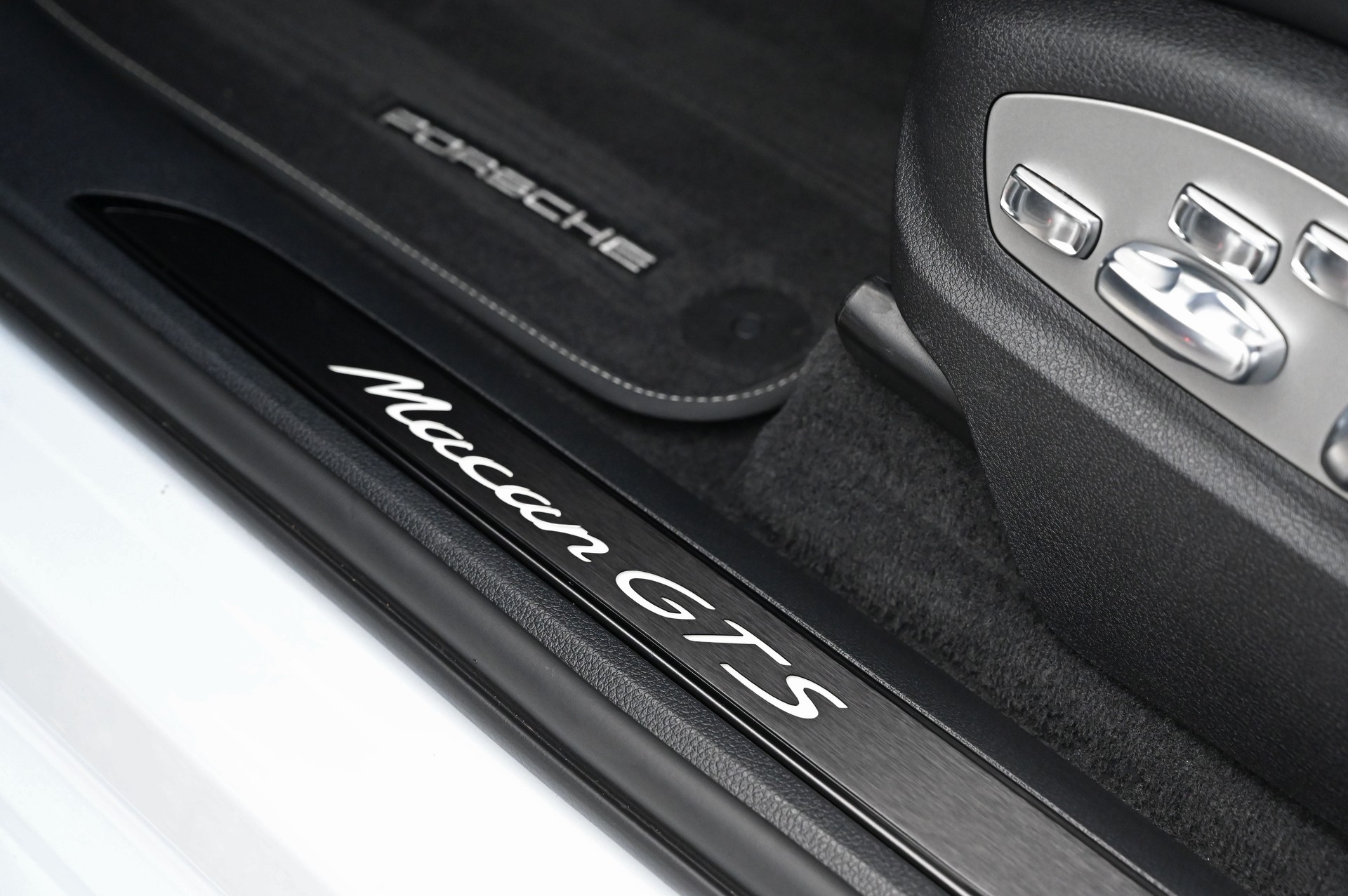 PORSCHE Macan GTS PDK **Approved-Garantie**-image-15